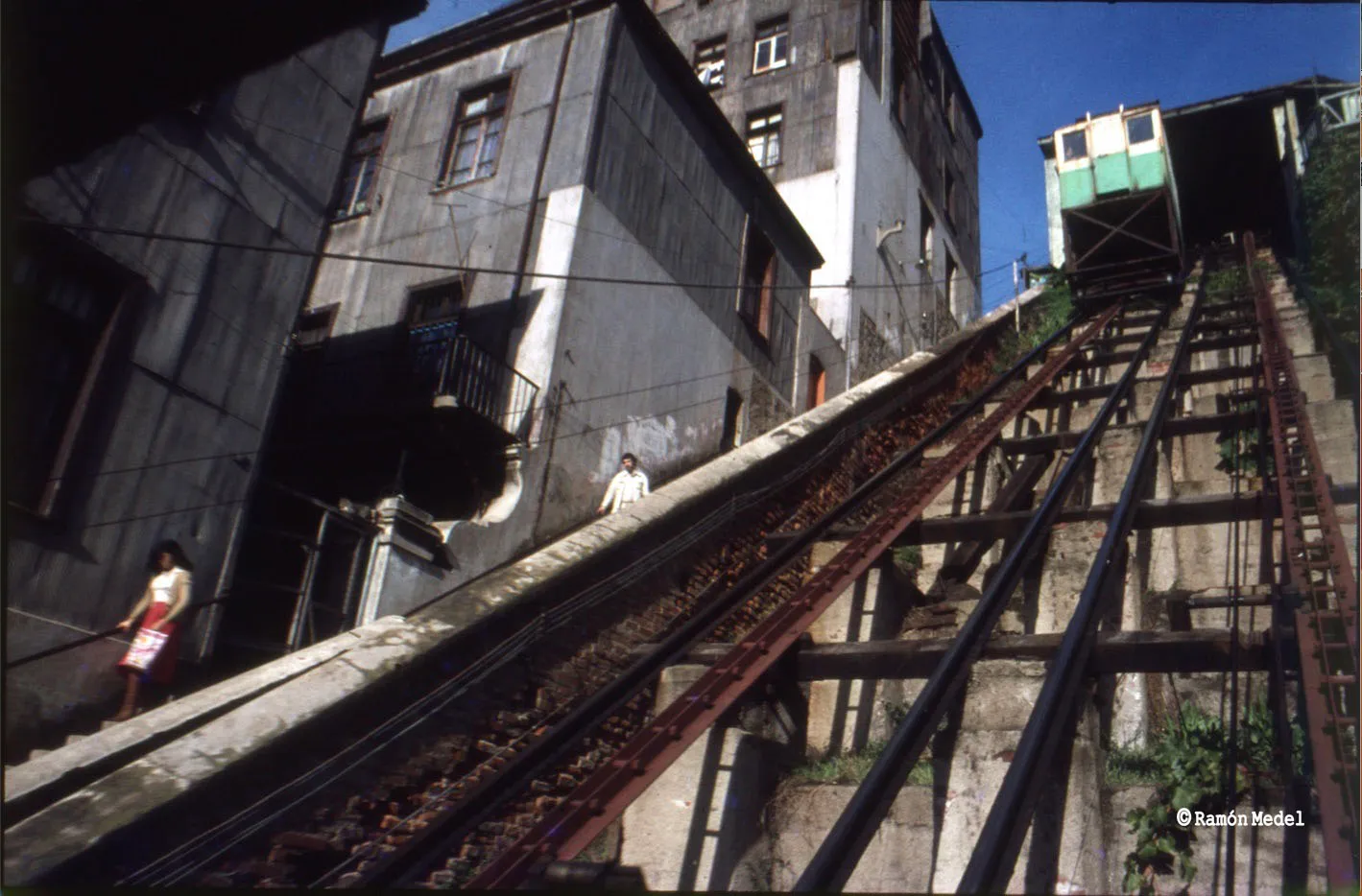 Ascensor Cordillera y Escalera Cienfuegos, Valparaíso en 1980