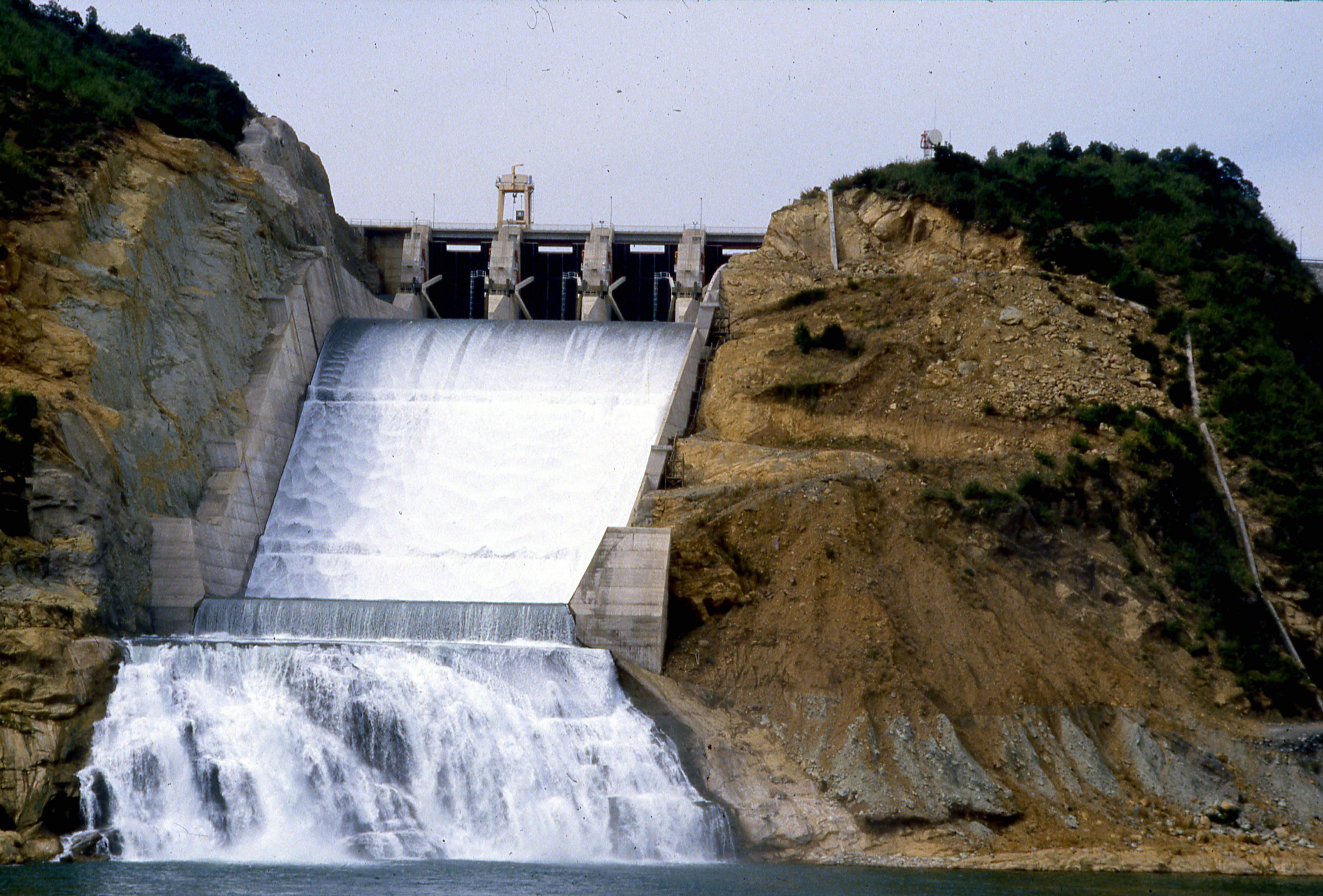 Central hidroeléctrica Colbún, 1989