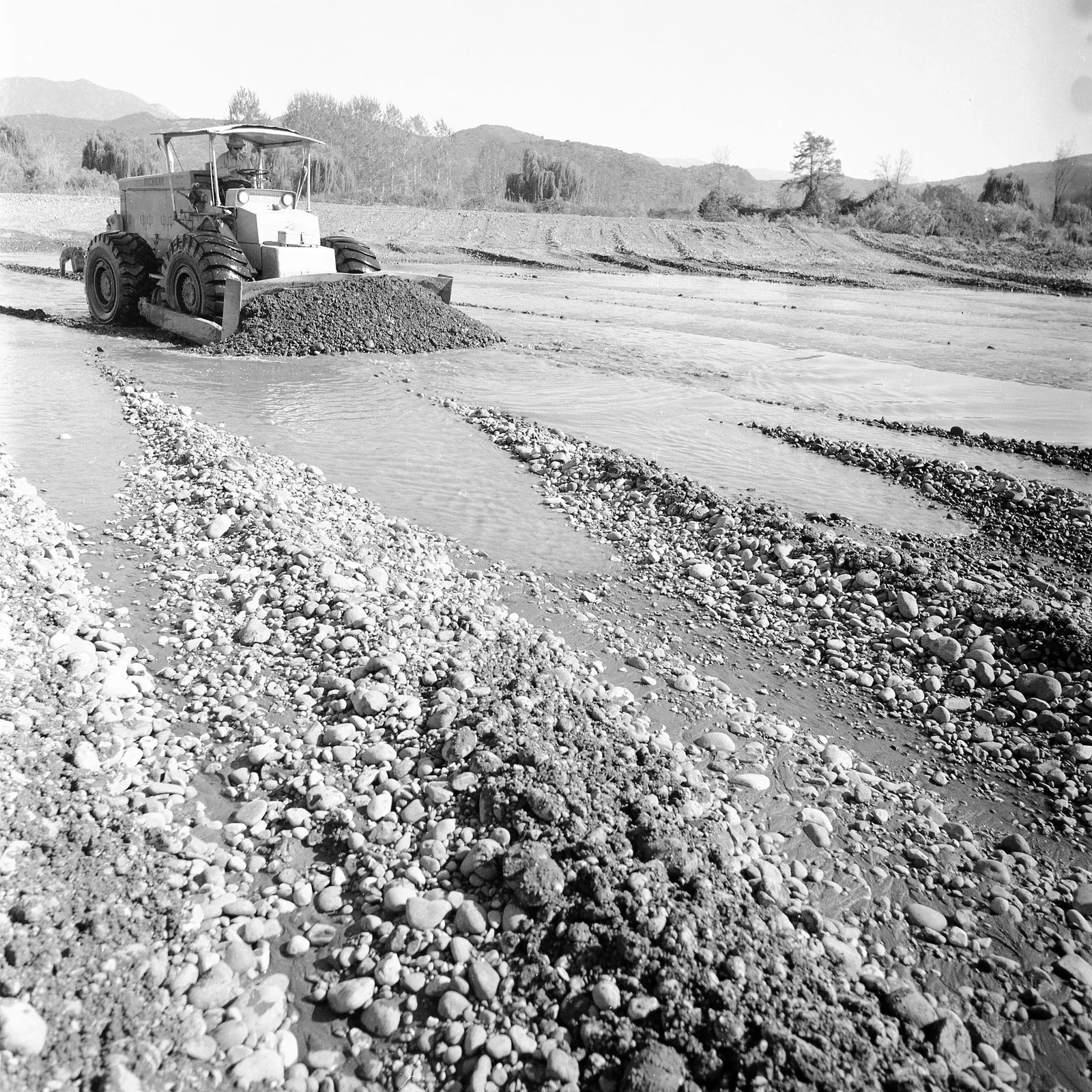 Construcción de embalse de regadío, 1978