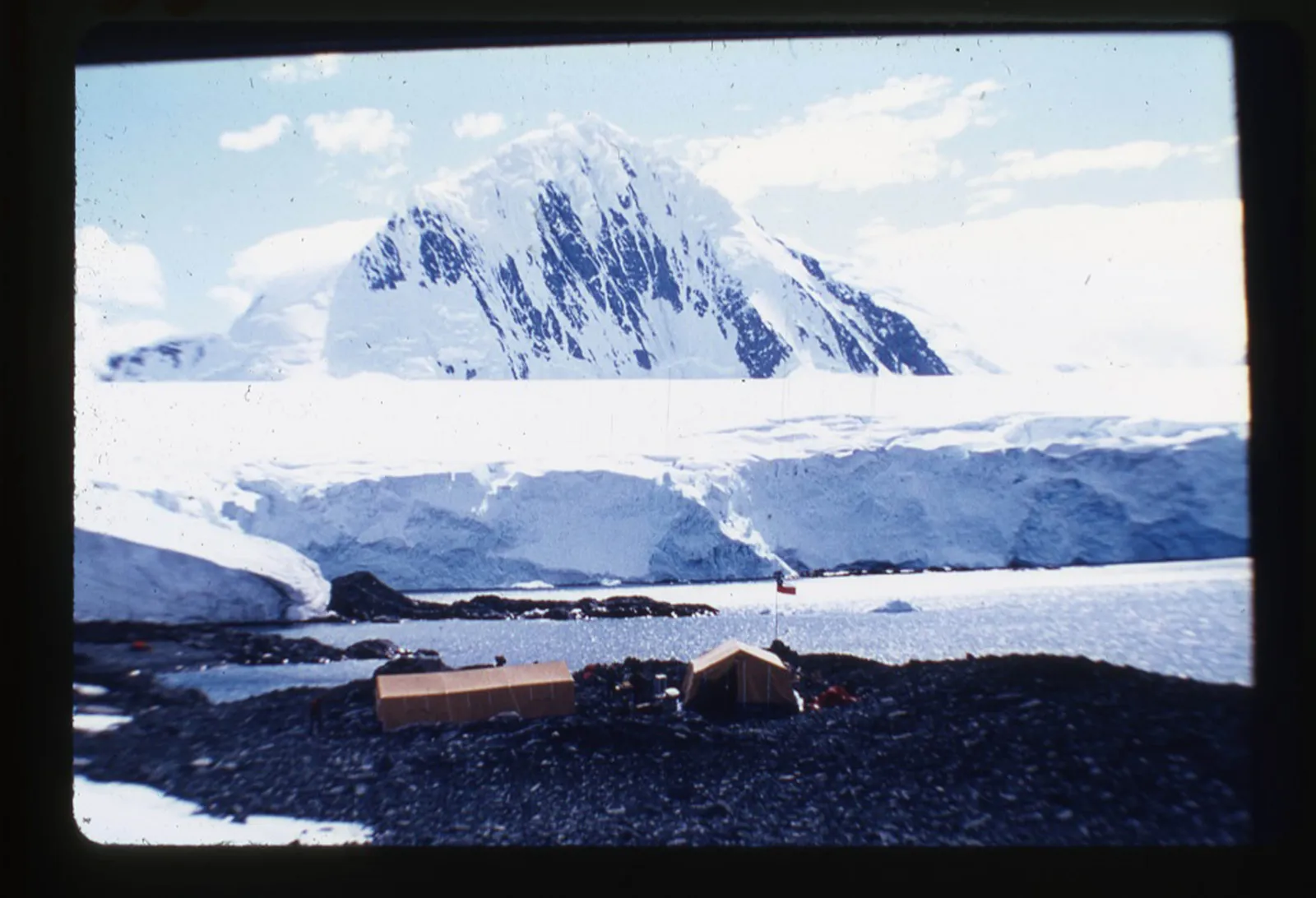 Campamento geológico en la antártica