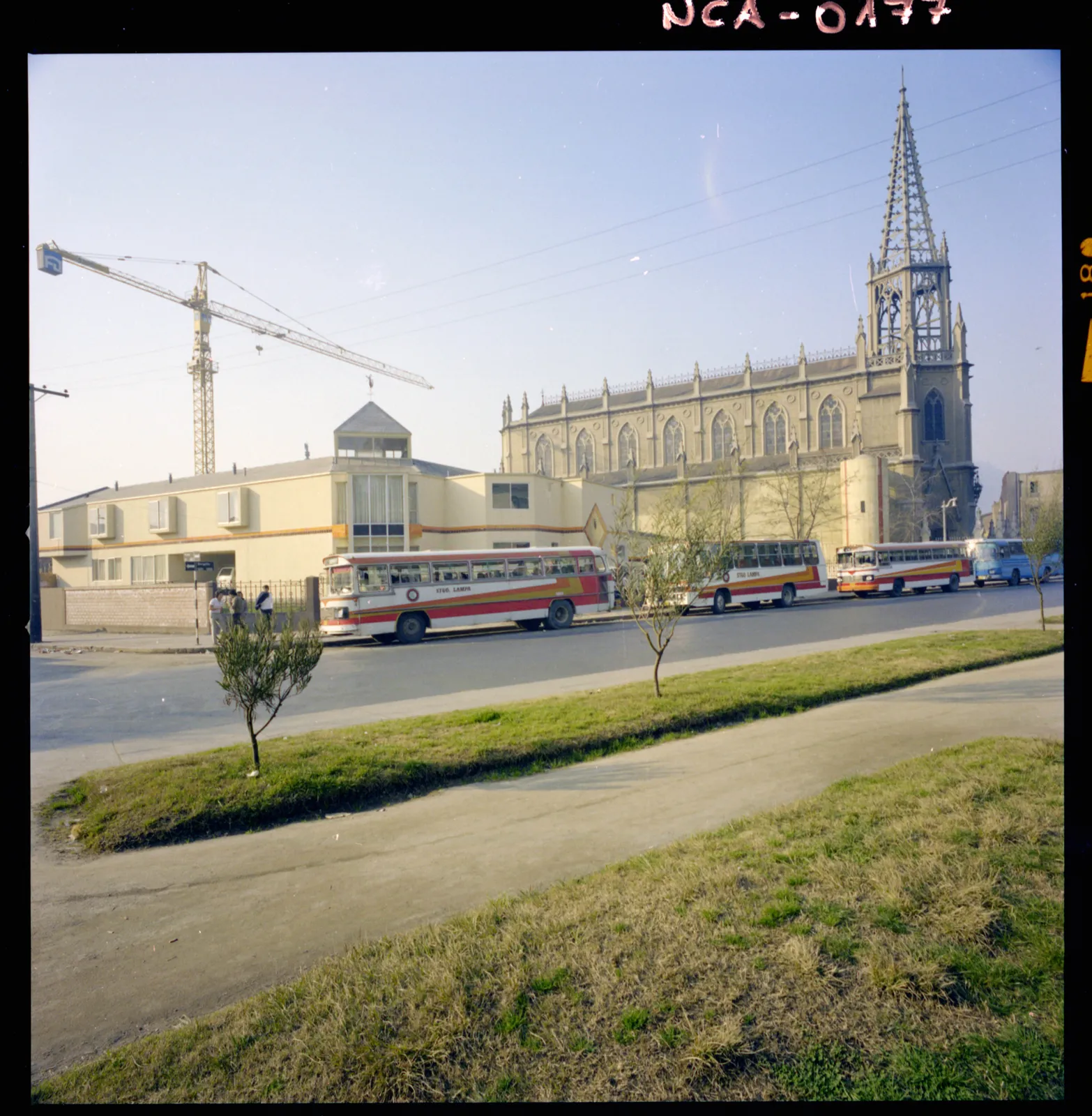 Calle Borgoño y parroquia carmelita del Niño Jesús de Praga, 1981