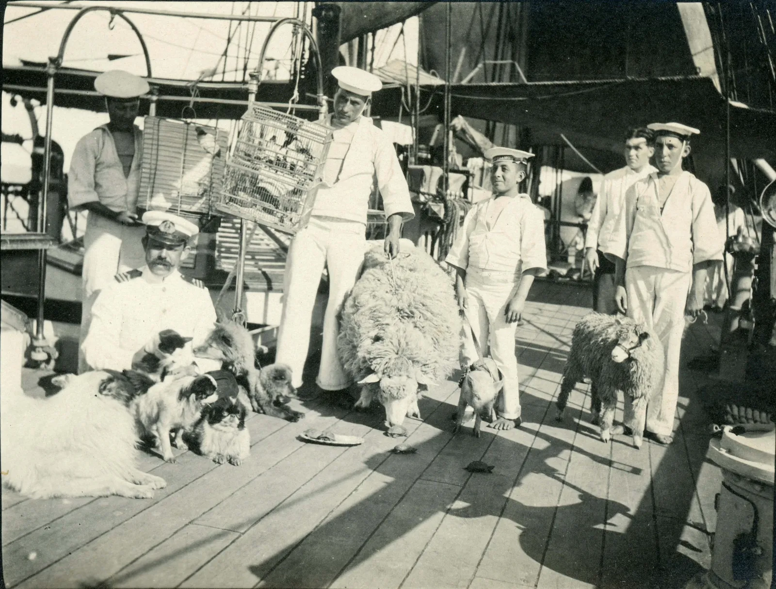 Escena a bordo del Buque Escuela Baquedano, 1917