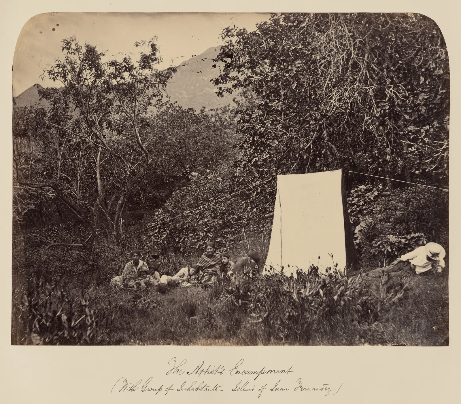 Campamento del artista, con grupo de habitantes de Robinson Crusoe, 1860