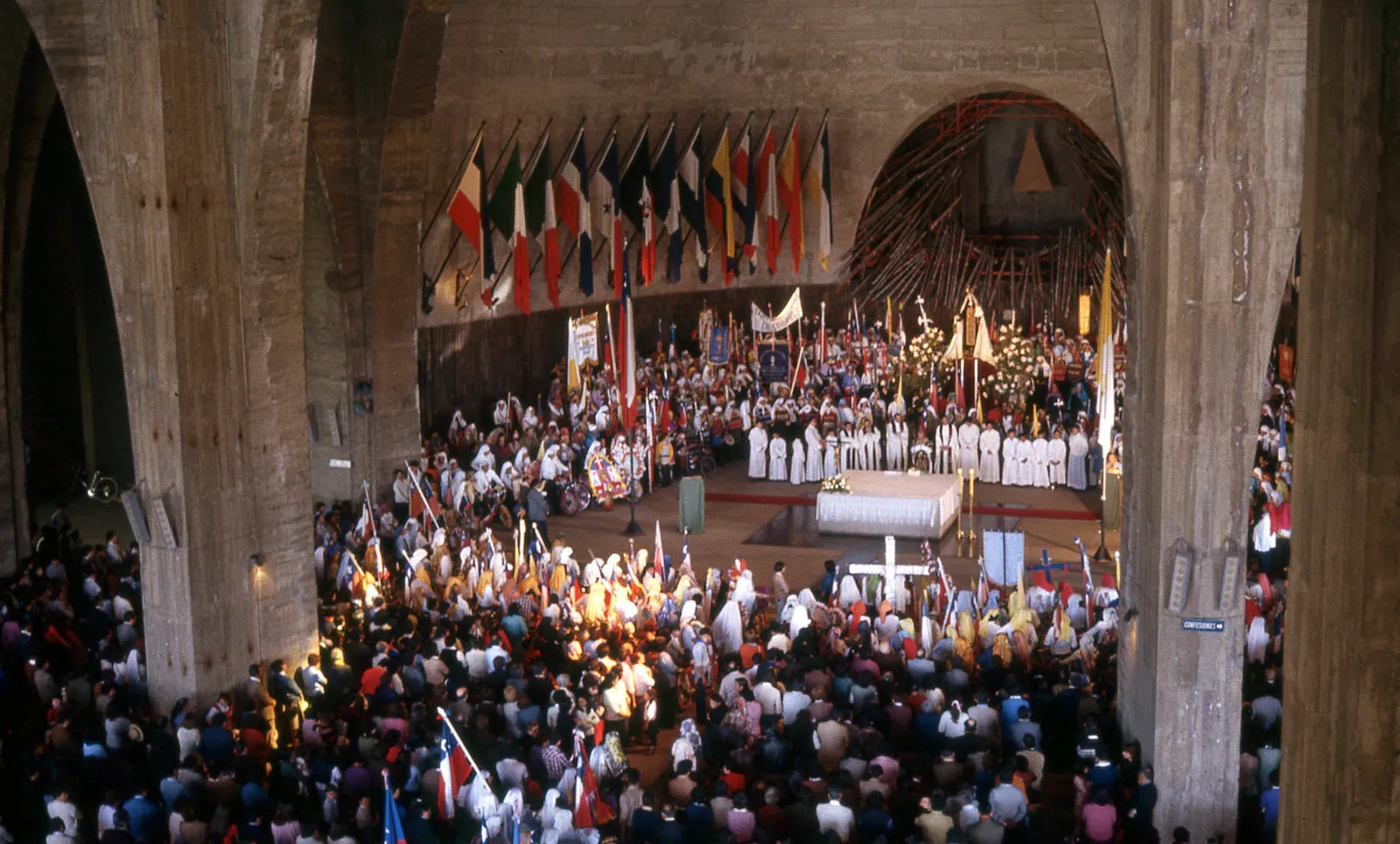 Interior del Templo Votivo de Maipú, 1983