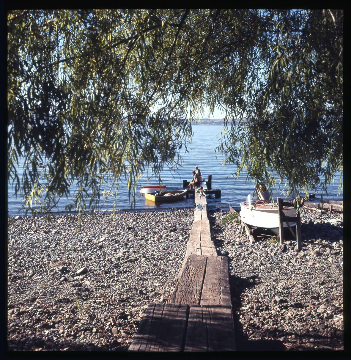 Pasarela al lago, Flor del Lago, Villarrica, Región de la Araucanía, Chile, 1950 - 1965