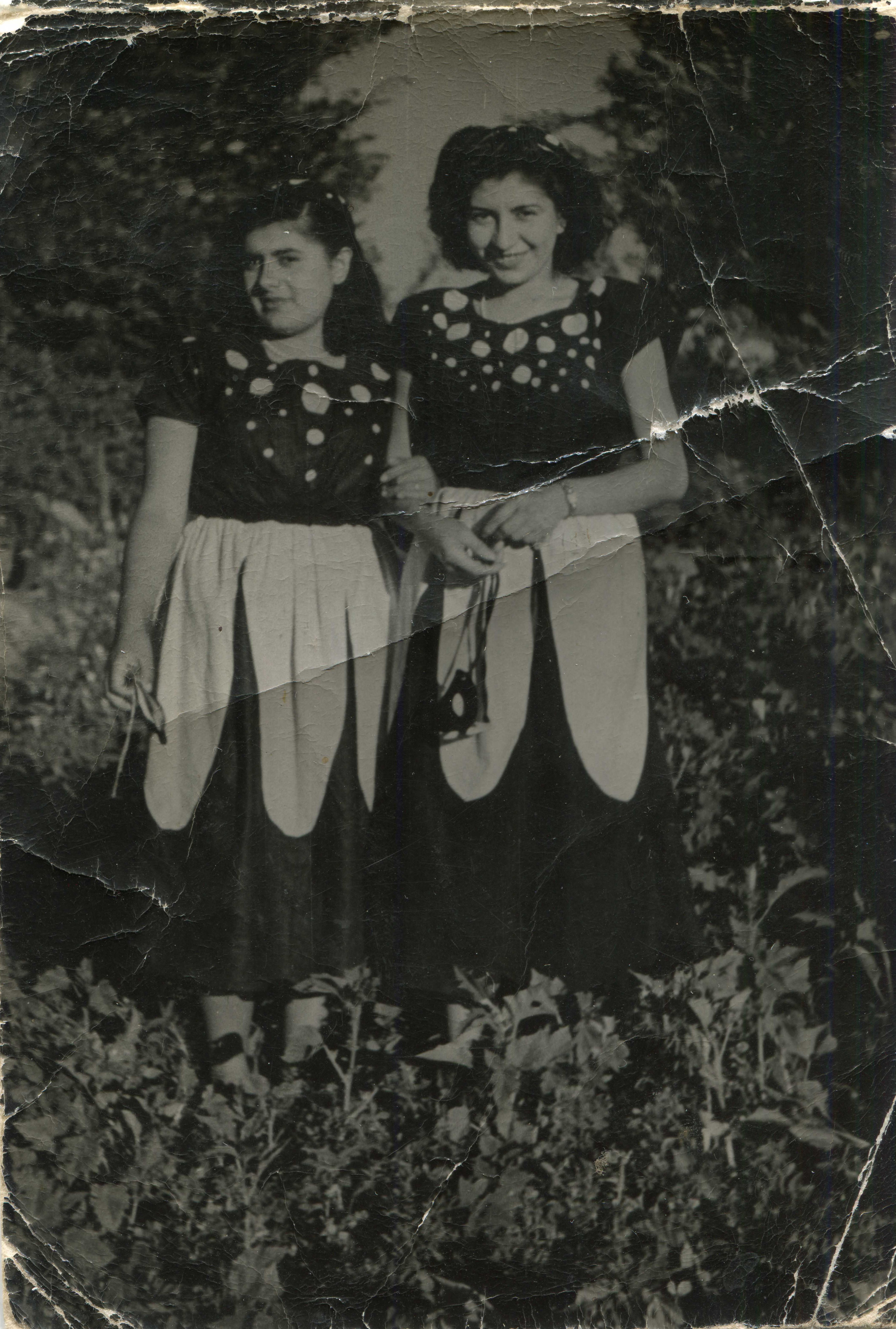 Mujeres en Fiesta de la Primavera, 1940