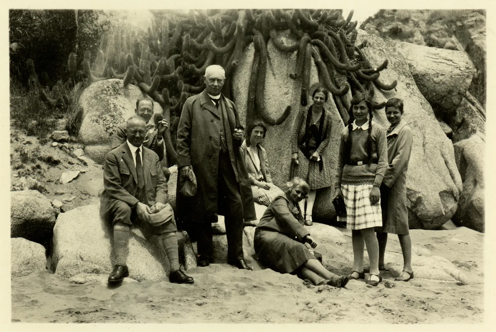 Grupo de personas en playa de Quintero, 1929