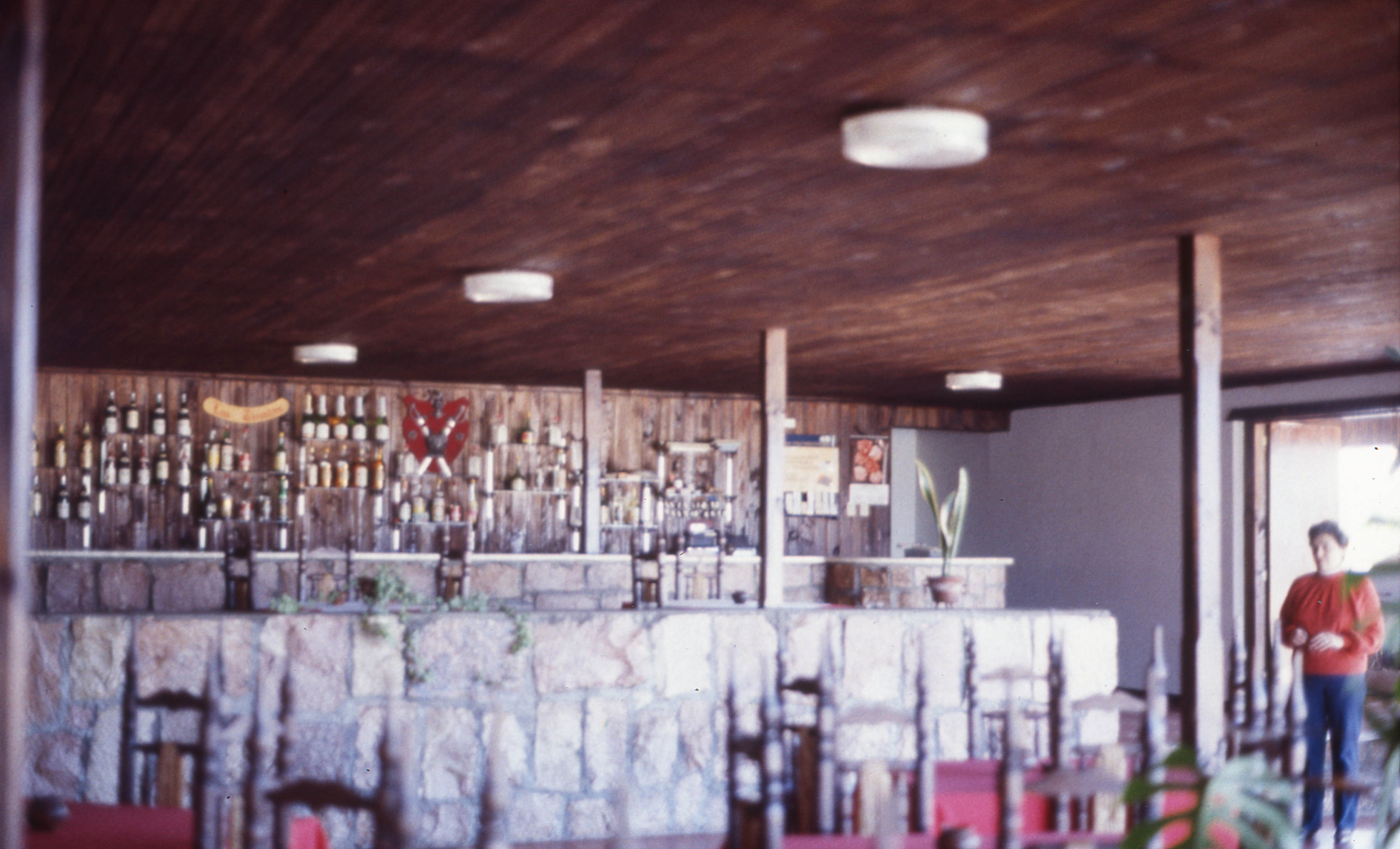 Interior de la Hosteria las Tinajas, 1983