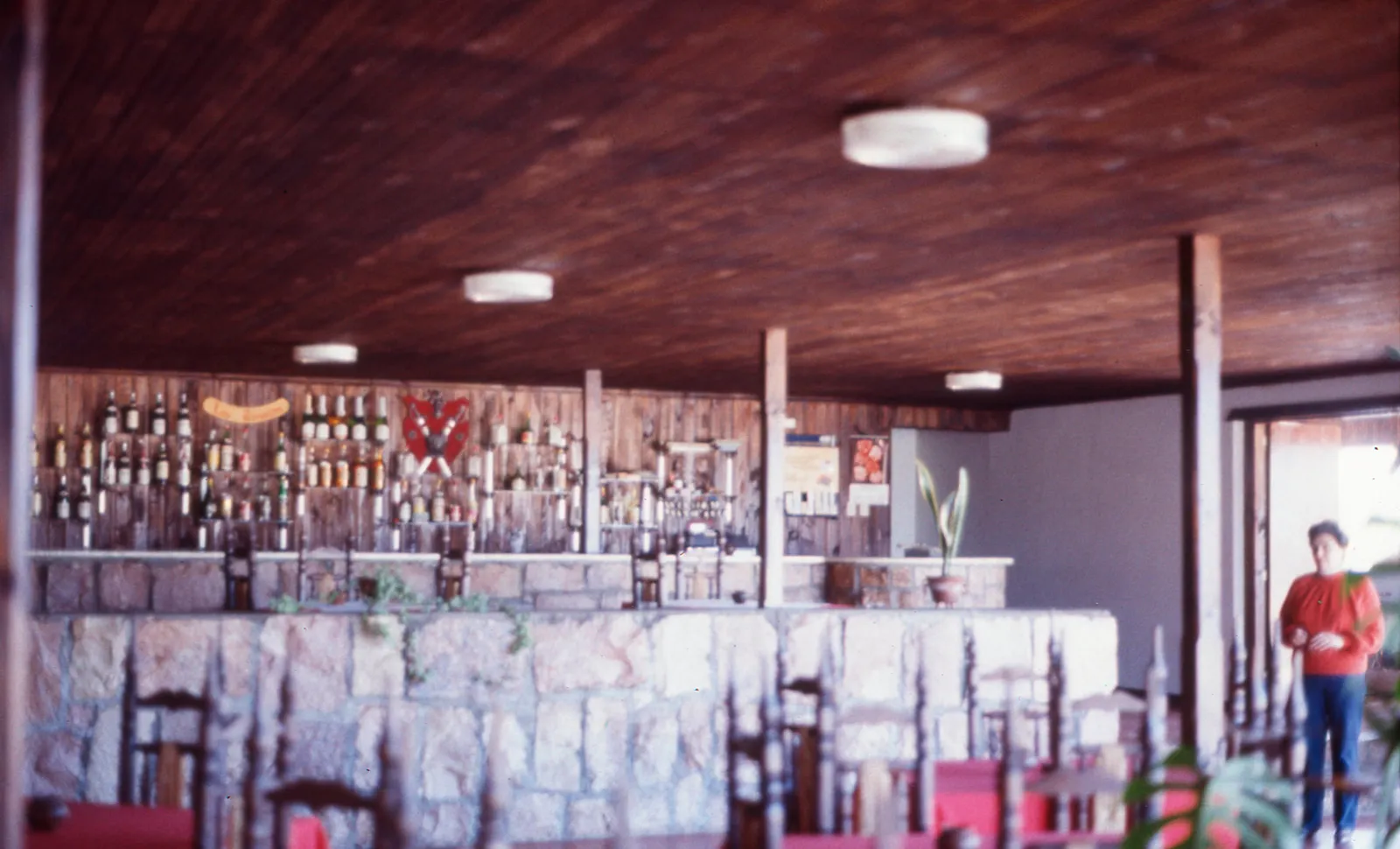 Interior de la Hosteria las Tinajas, 1983