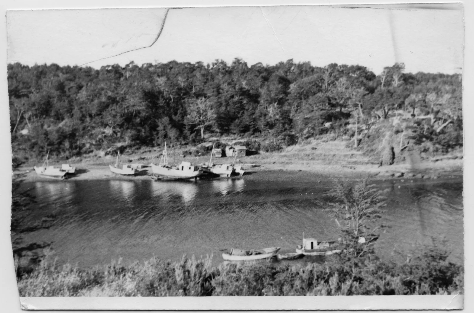 Botes en Bahía Mansa, ca. 1975