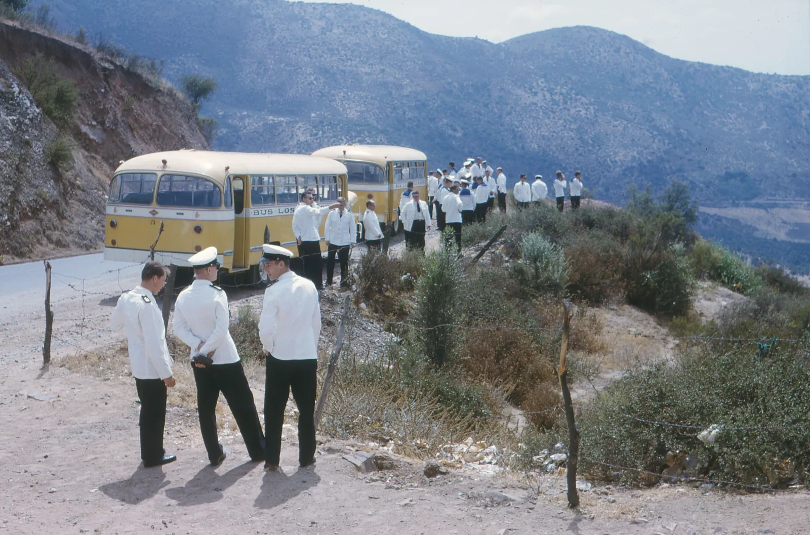 Marinos suecos en una Cuesta entre Valparaíso y Santiago, 1965