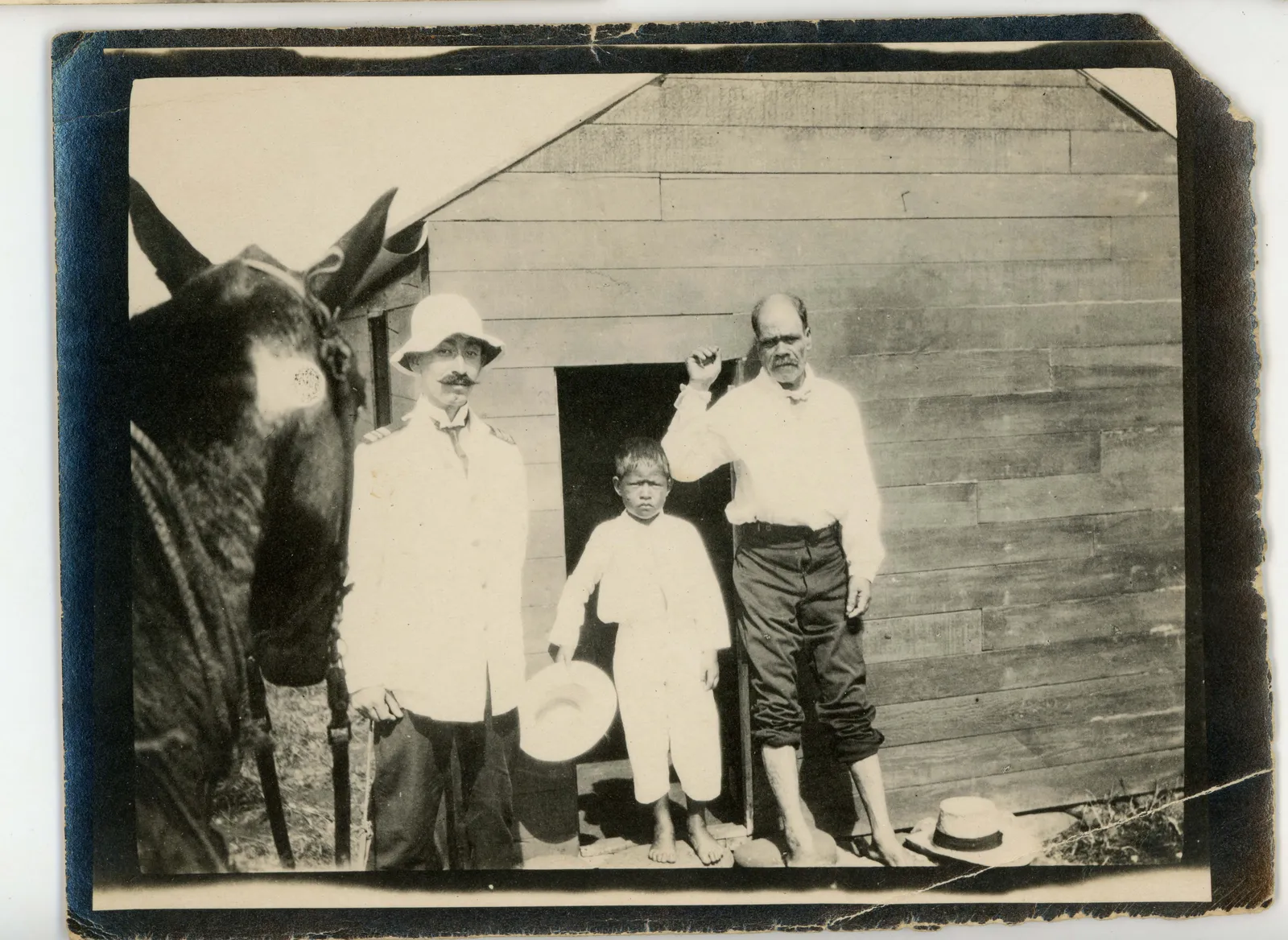 Doctor Medel y dos leprosos, Rapa Nui, 1917