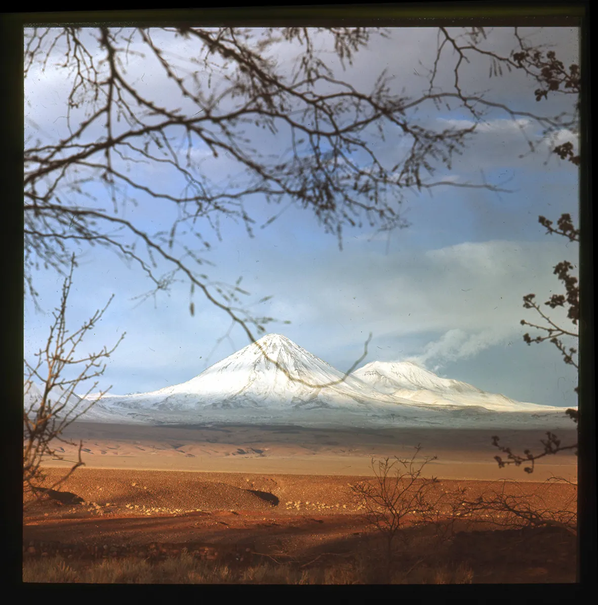 Volcanes Licanbur y Juriques nevados, Región de Atacama, Chile, 1950 - 1965
