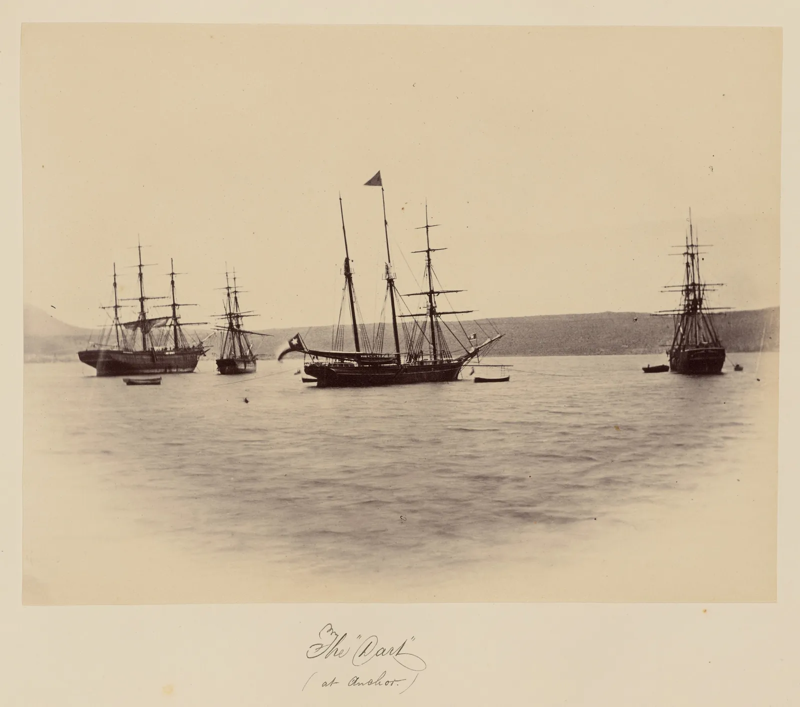 El "Dart" anclado en una bahía, costas chilenas, 1860