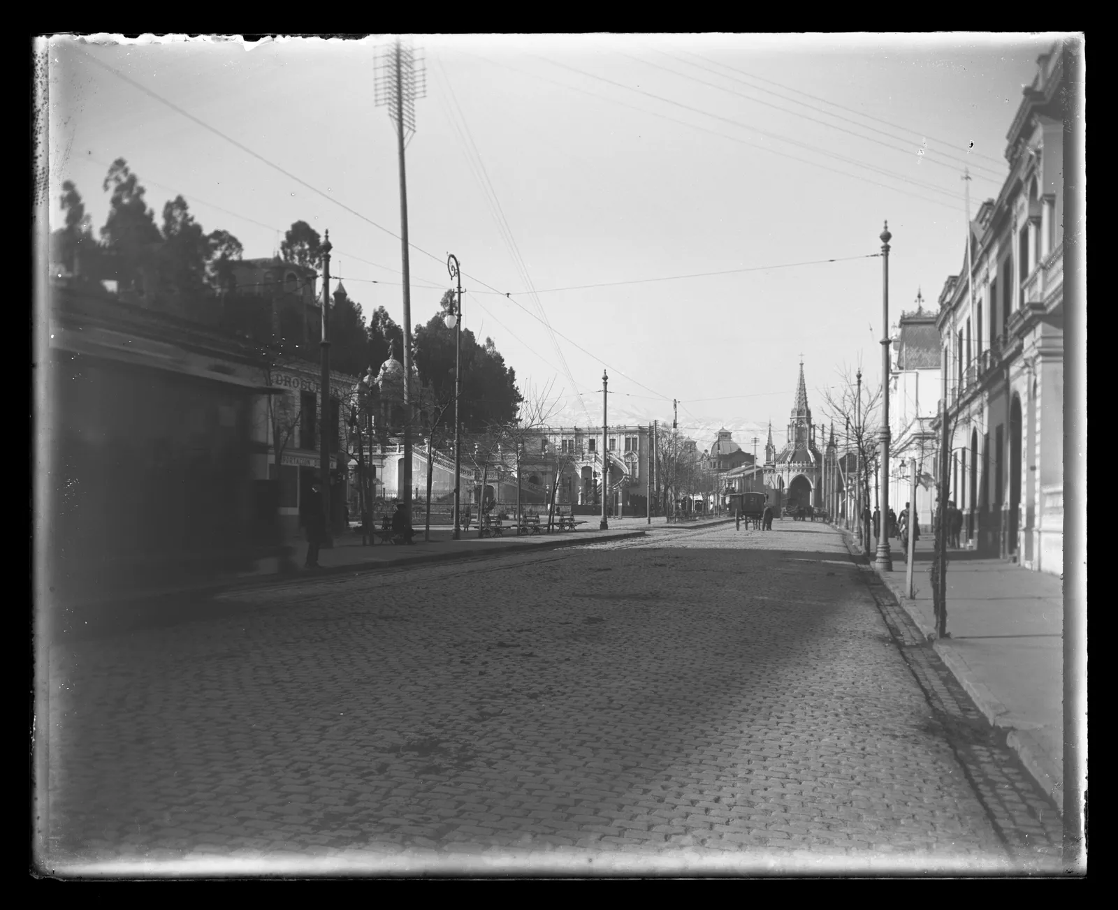 Alameda de Santiago frente al Cerro Santa Lucía, ca. 1903