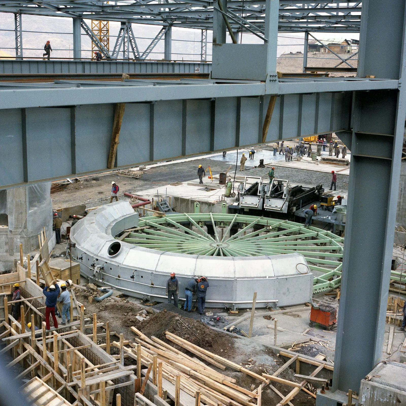 Ampliación de la sala de moldeo de la mina El Teniente, 1988