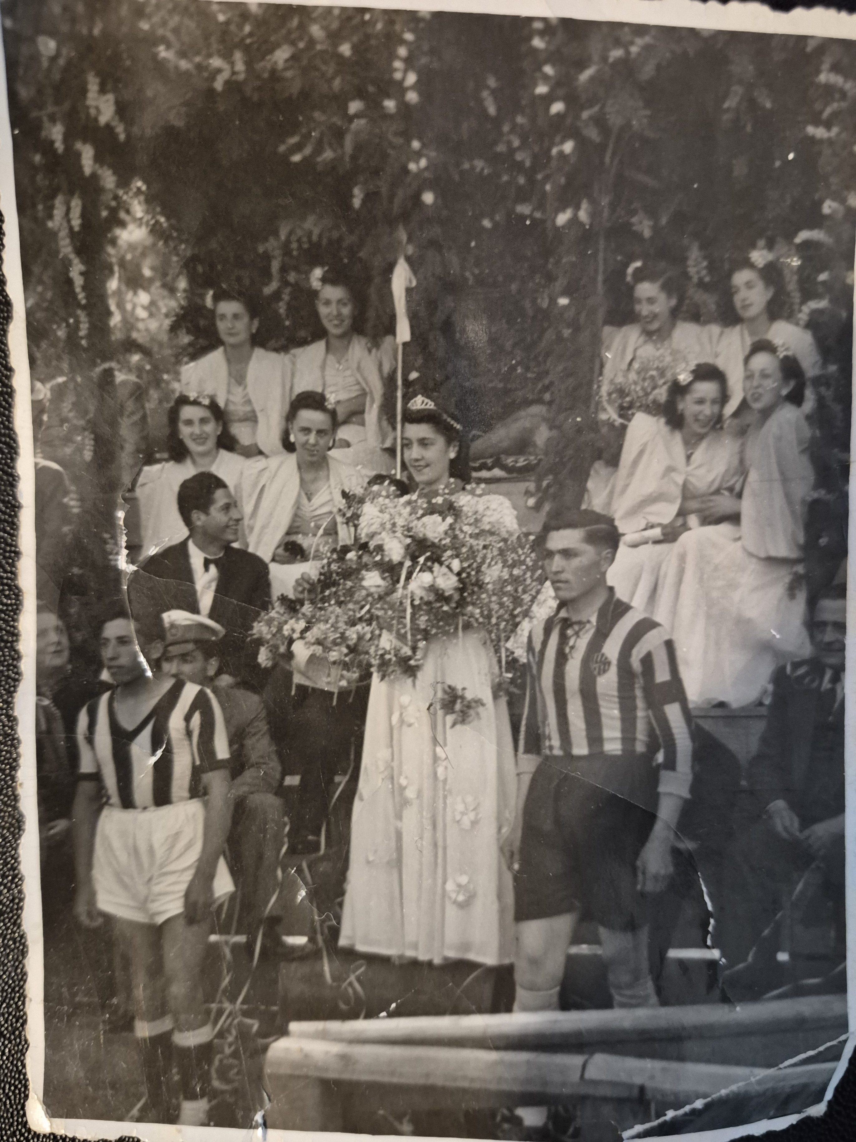 Reina de la Primavera de Lebu y su séquito, 1945