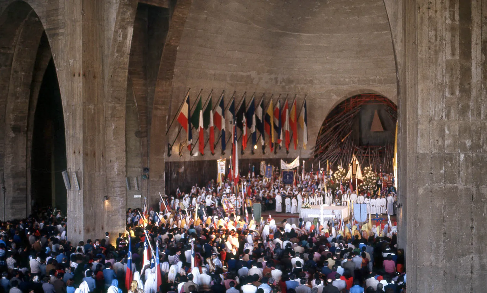 Interior del Templo Votivo de Maipú, 1983
