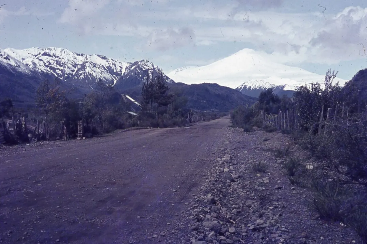 Camino hacia el Volcán Antuco en 1975