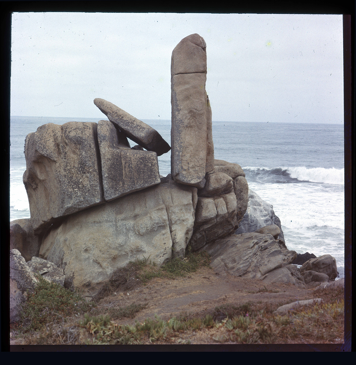 La Piedra del Sol o Intihuatana, Rocas de Santo Domingo, San Antonio, Región de Valparaíso, Chile, 1950 - 1964