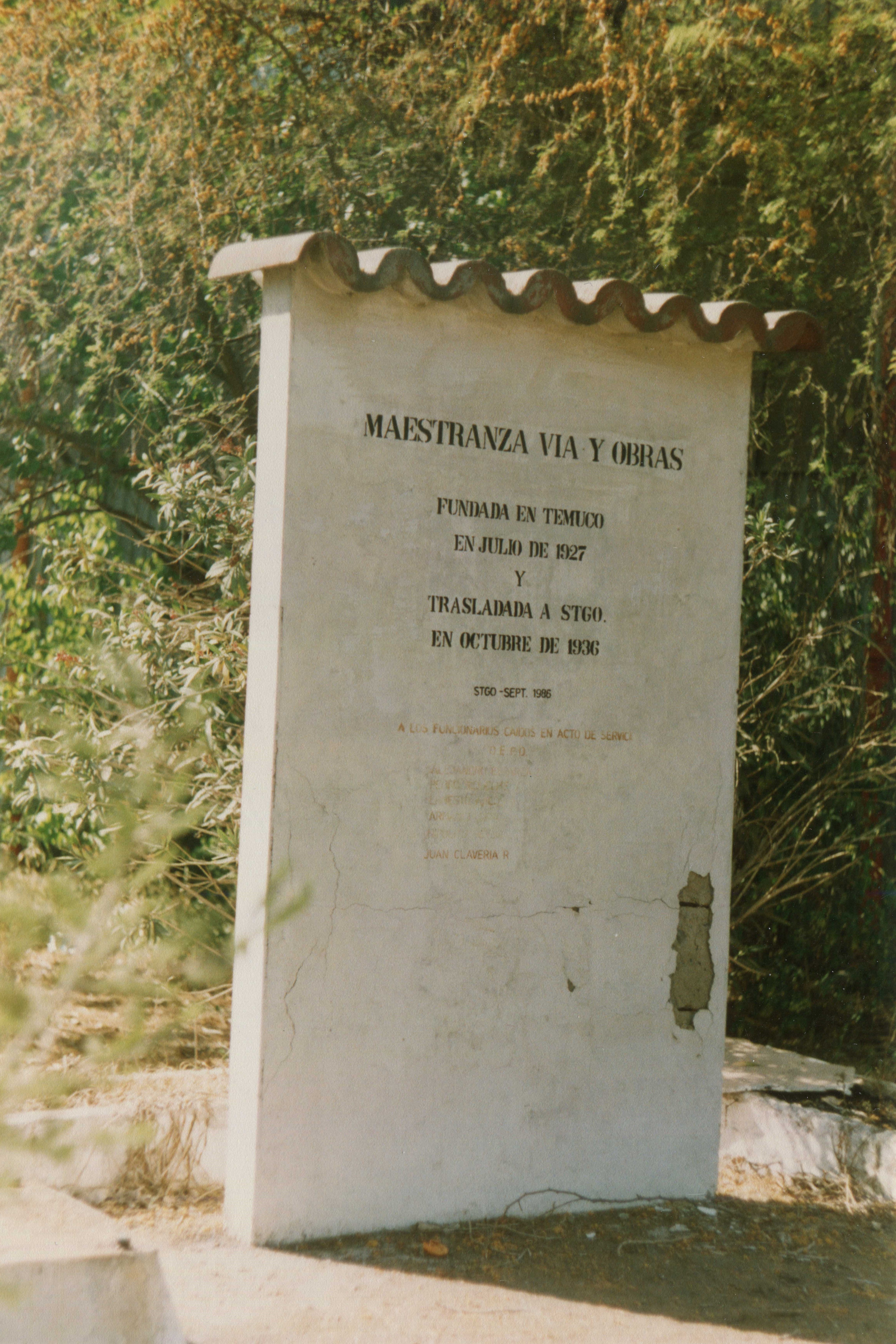 Placa en Maestranza San Eugenio, Santiago, 1998