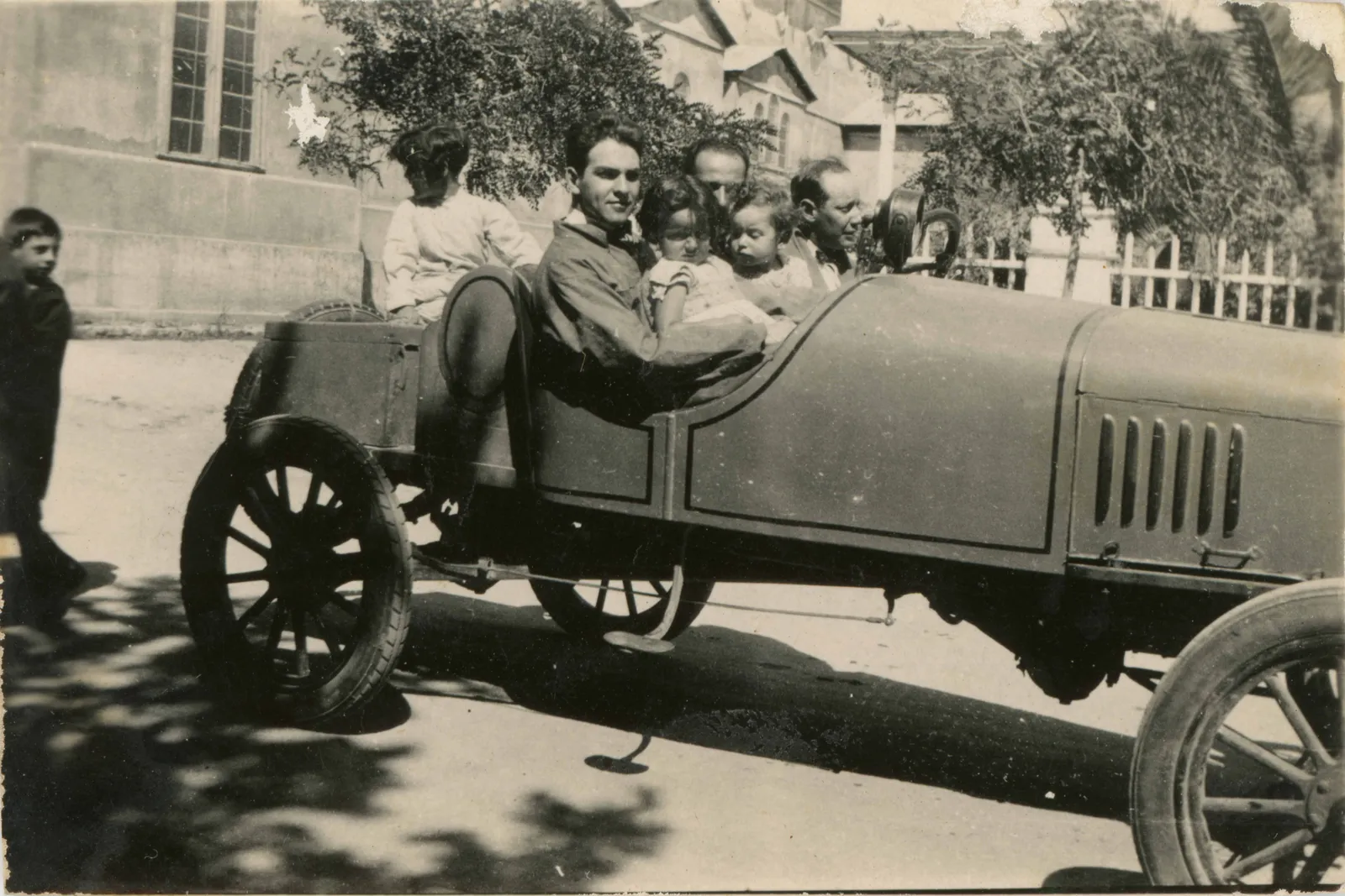 Familia en automóvil, 1920s