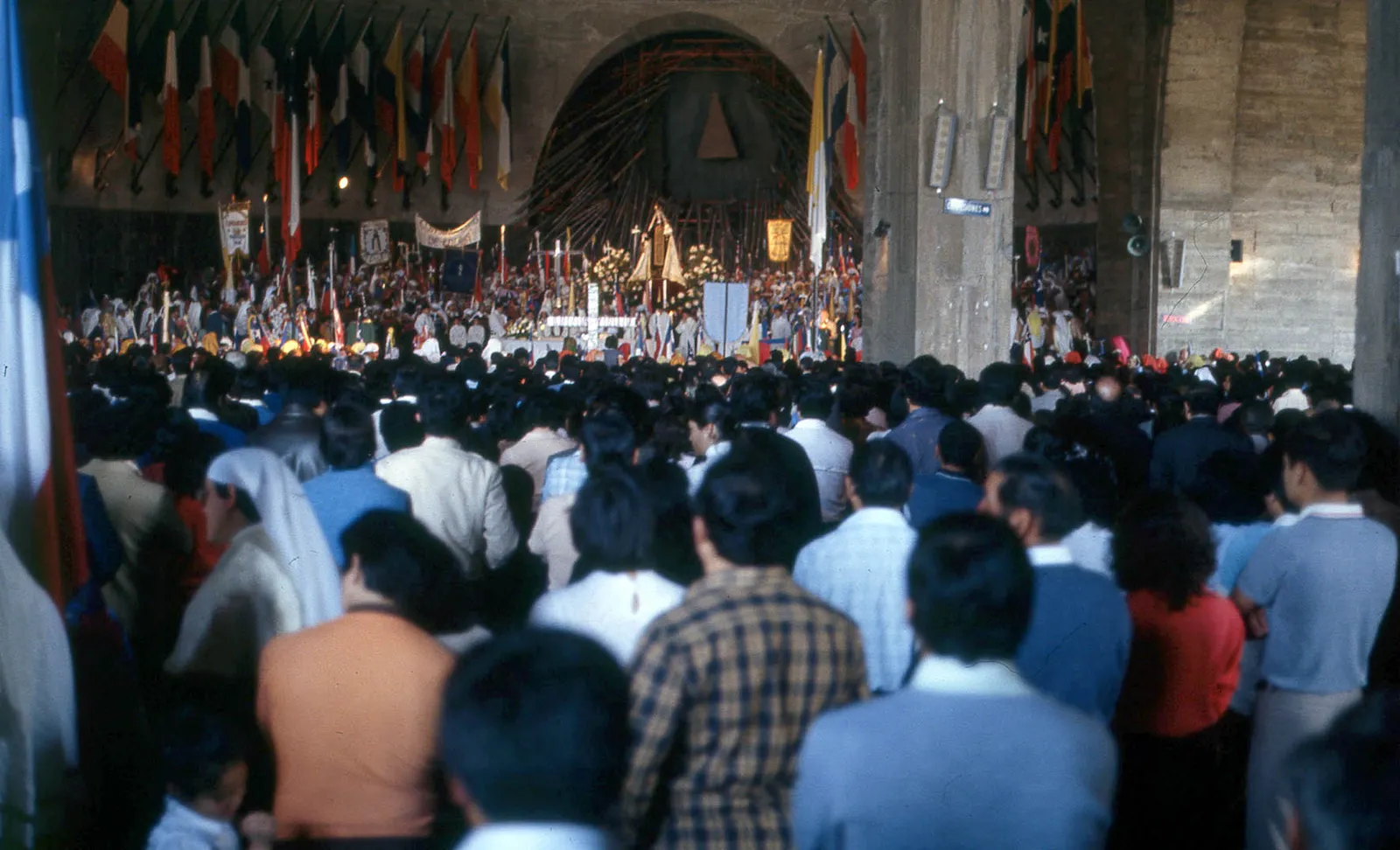 Interior del Templo Votivo de Maipú, 1983