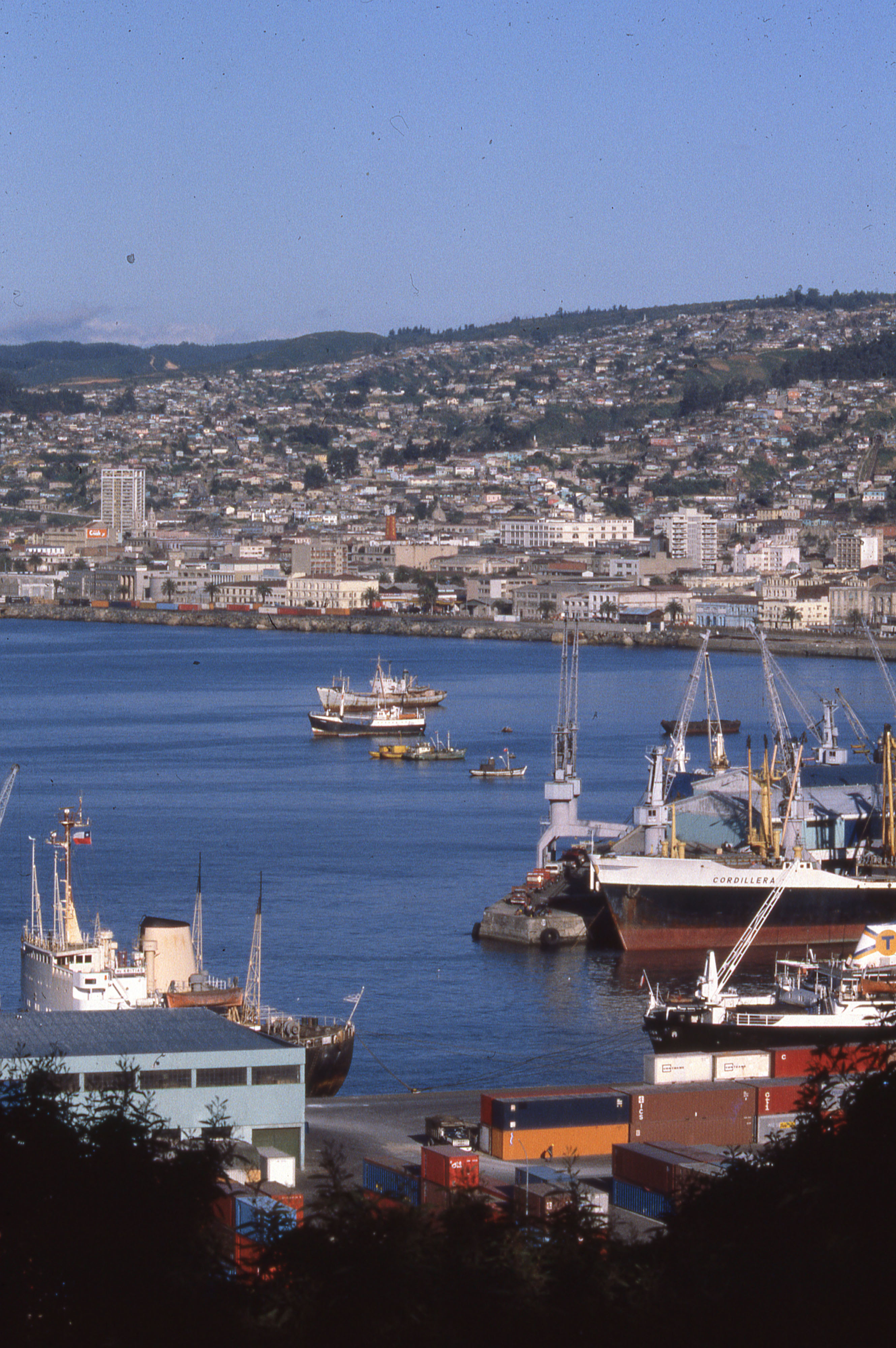 Bahía y ciudad de Valparaíso desde 21 de Mayo, 1981