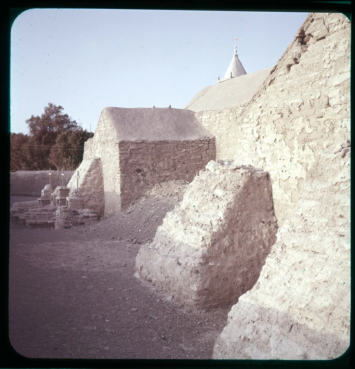 Exterior de iglesia San Francisco de Chiu-Chiu, Antofagasta, Chile, 1950 - 1965