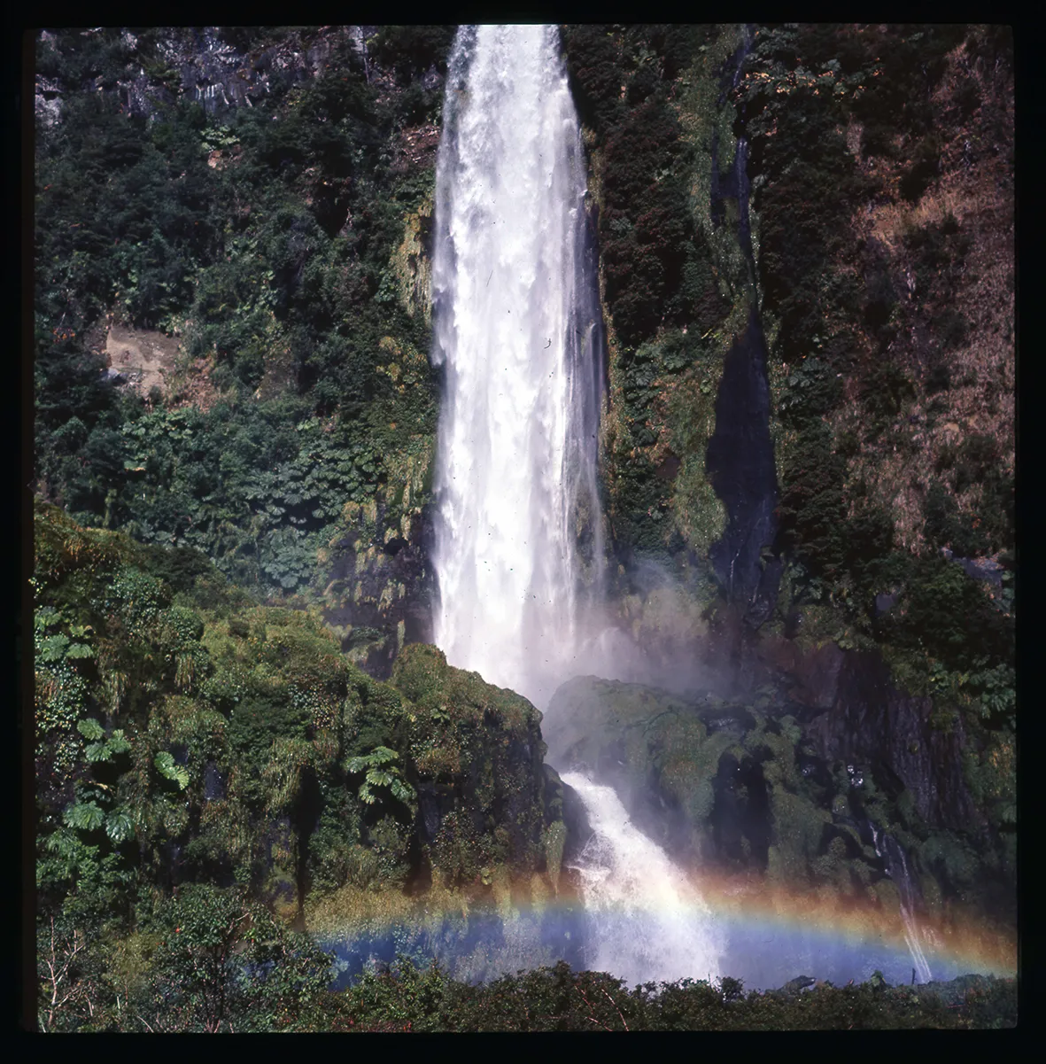 Salto del León, Pucón, Región de la Araucanía, Chile, 1950 - 1965