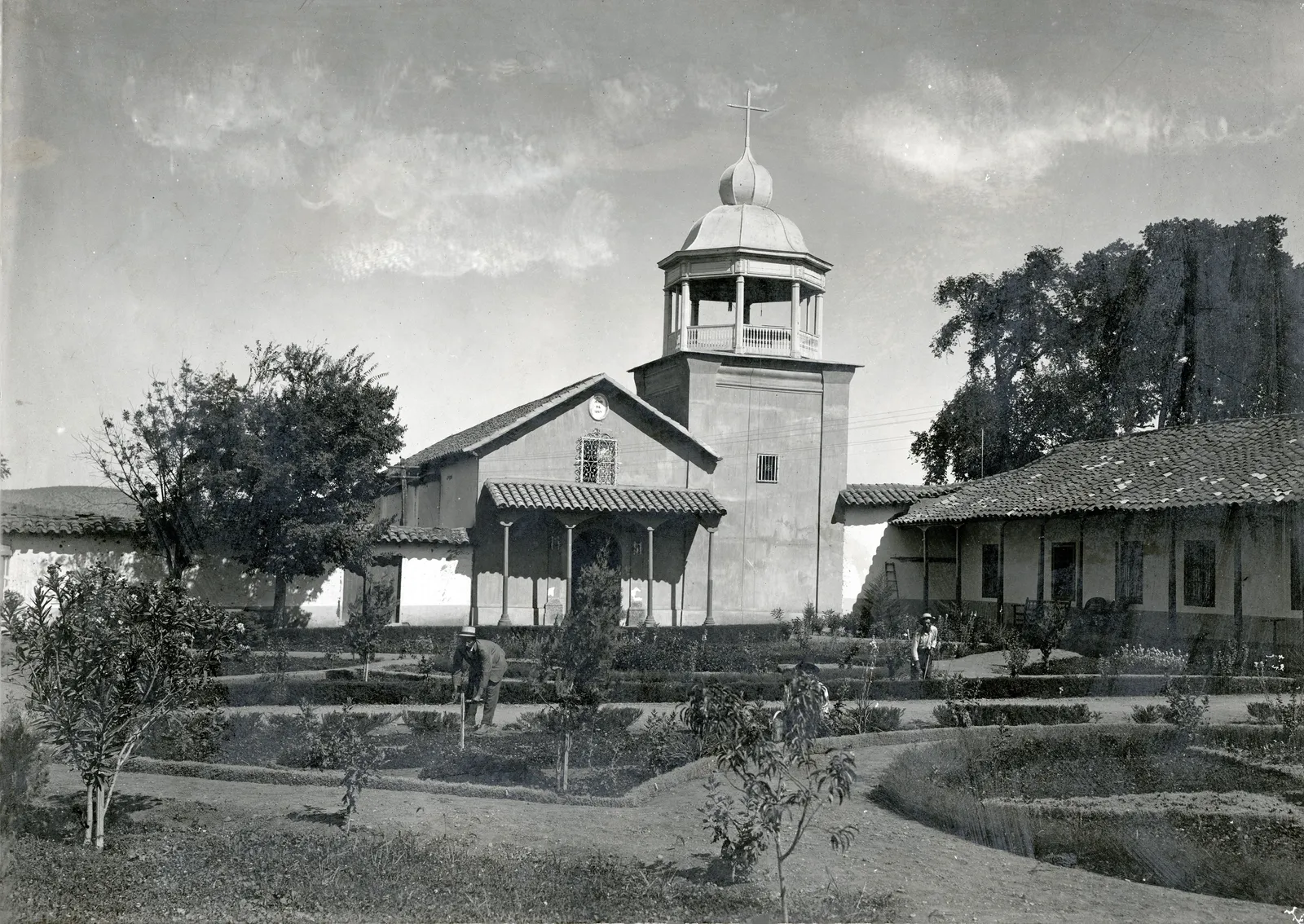 Capilla y Jardines de la Hacienda Chacabuco, Colina, ca. 1900