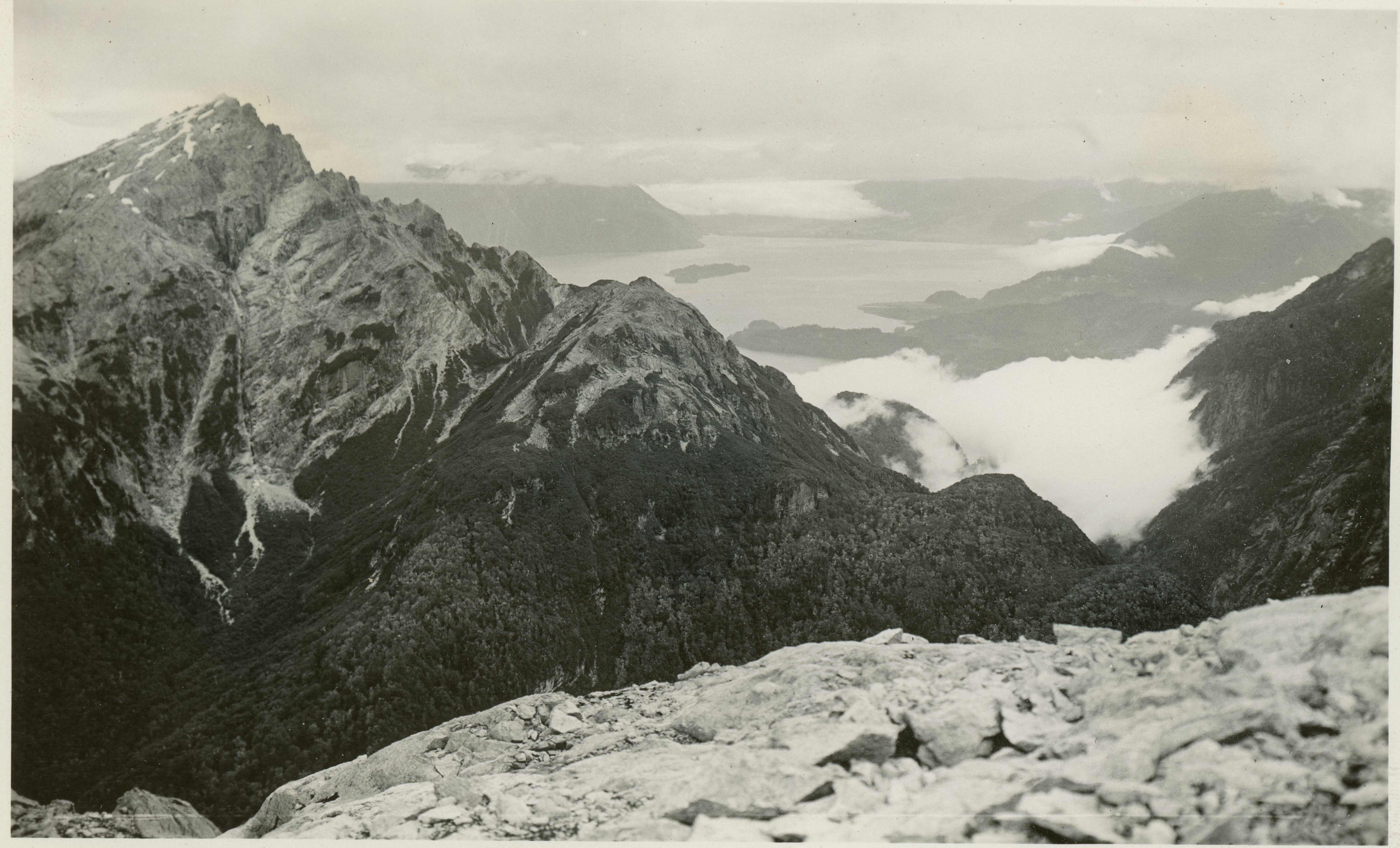 Vista del Lago Todos los Santos desde las montañas, ca. 1928