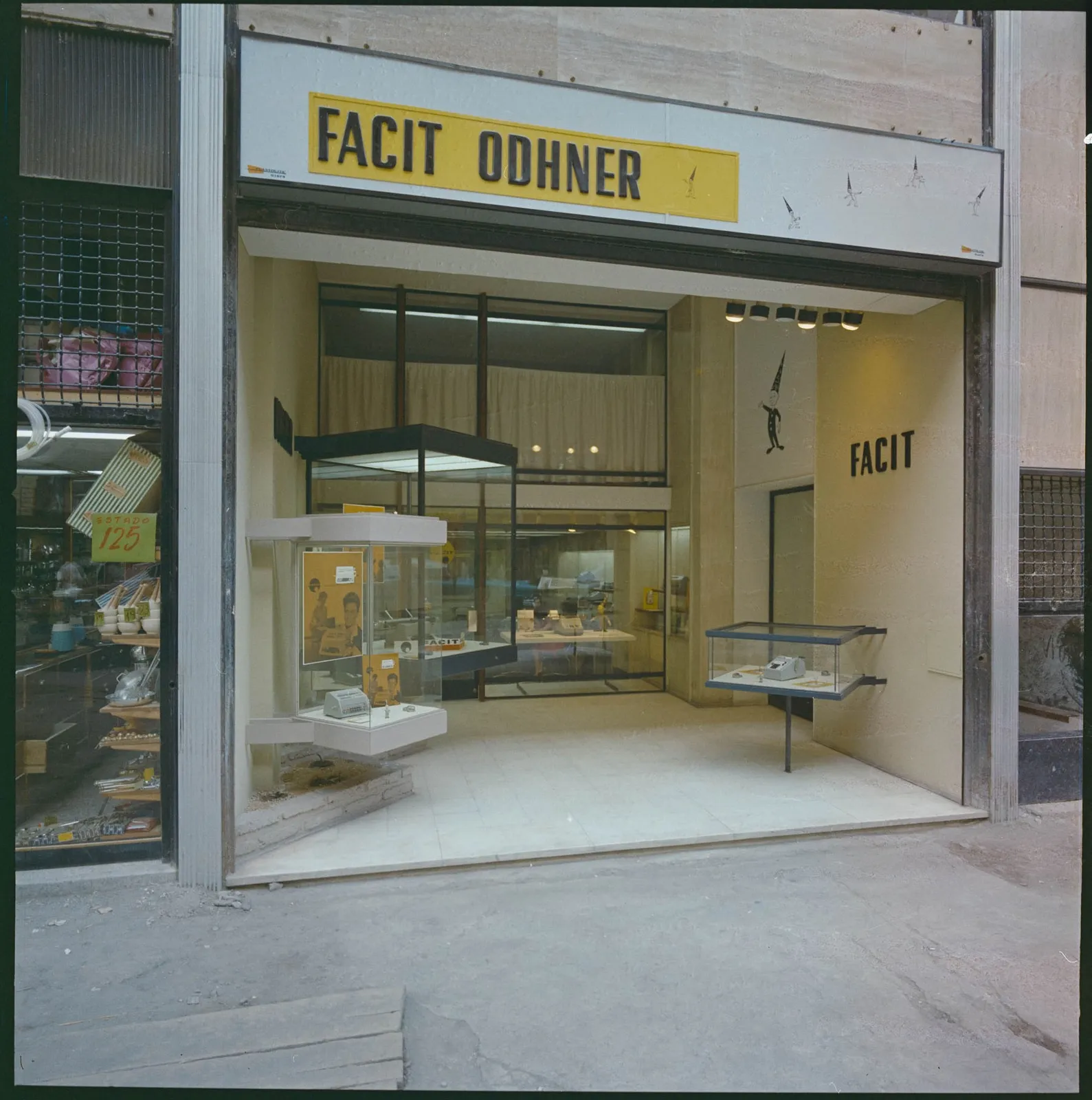 Tienda de Facit Chile en calle Estado, Santiago, 1964