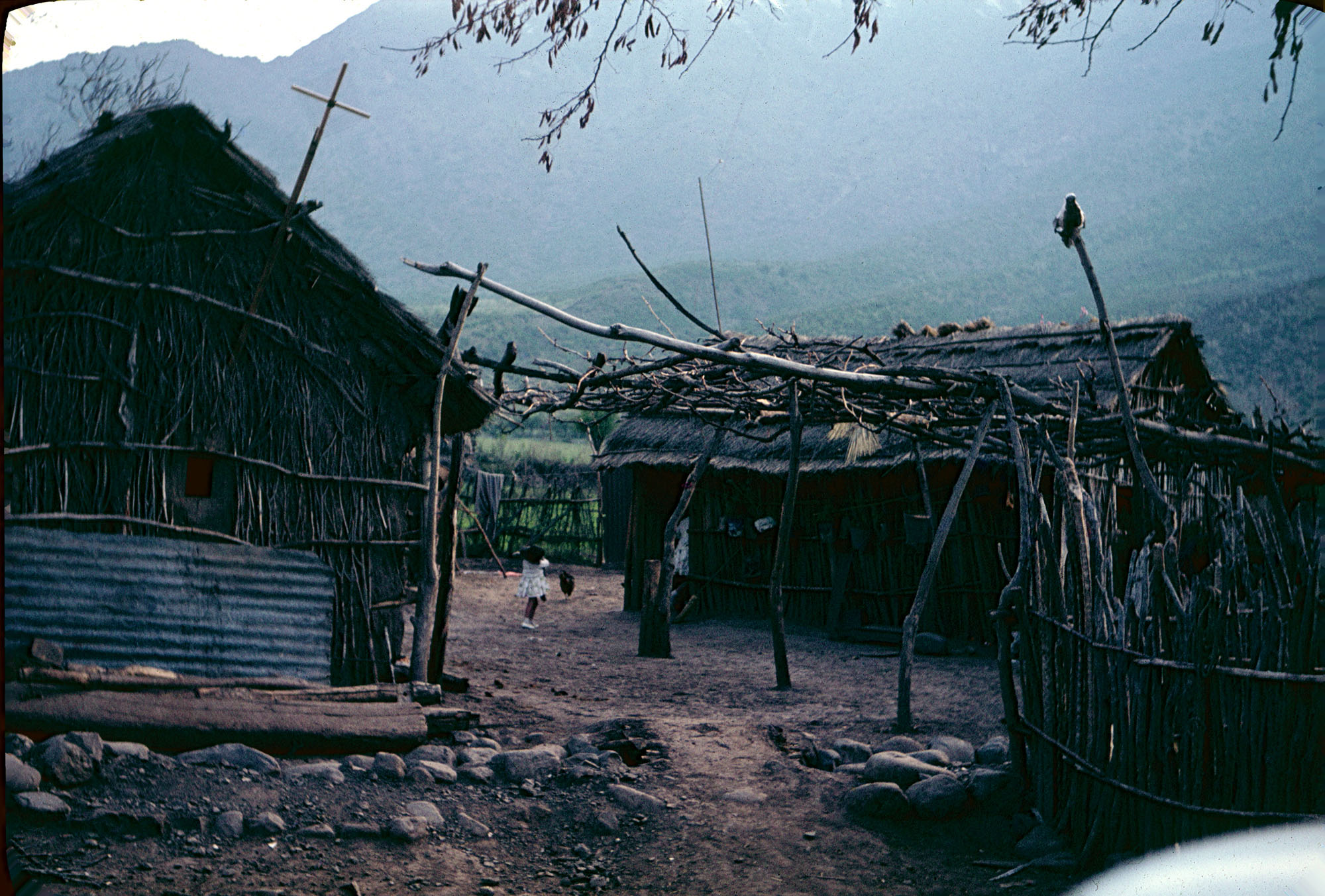 Casa de inquilinos en Fundo el Tártaro, Putaendo, ca. 1964