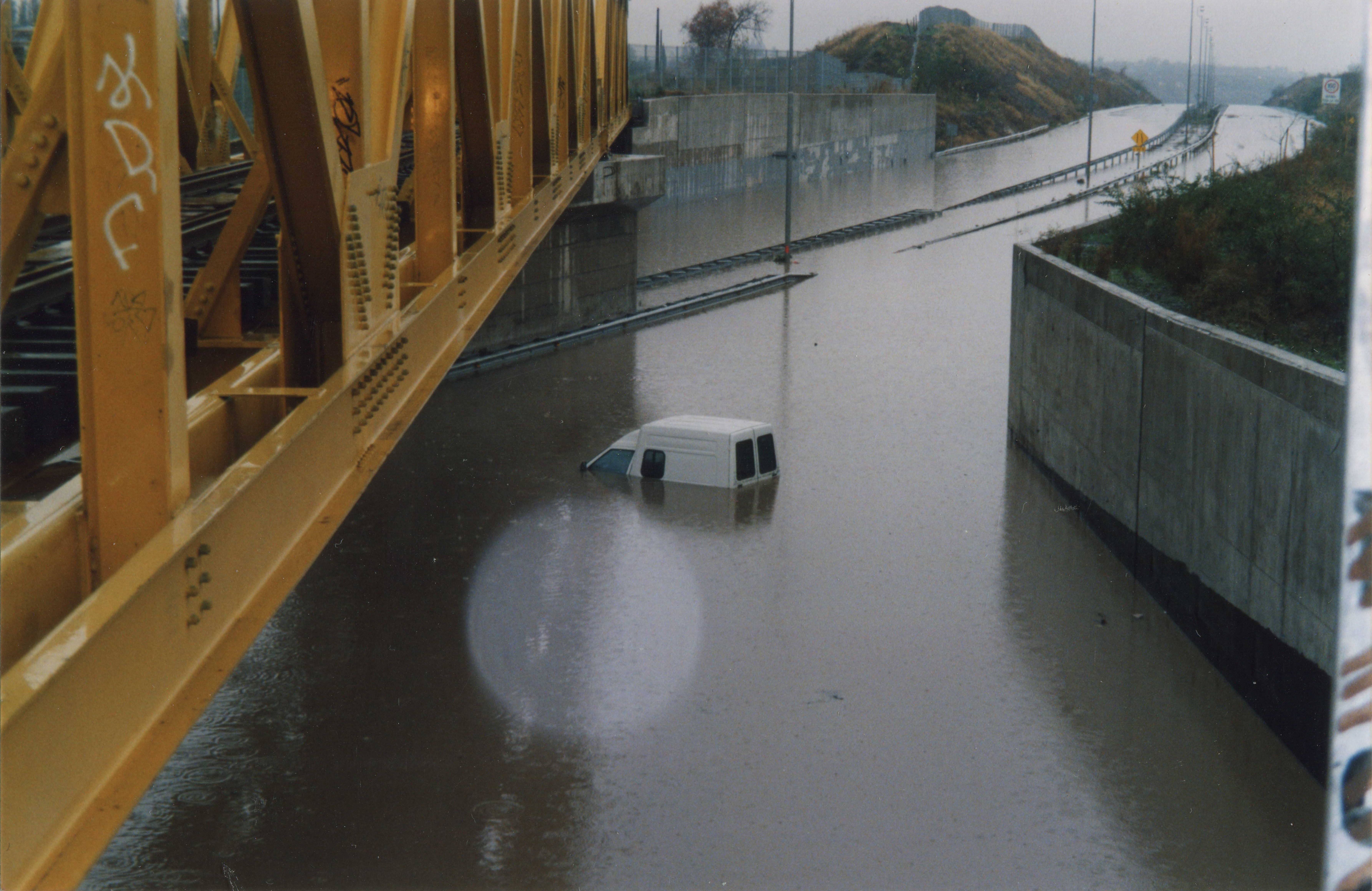 Inundación en paso bajo nivel, ca. 1990