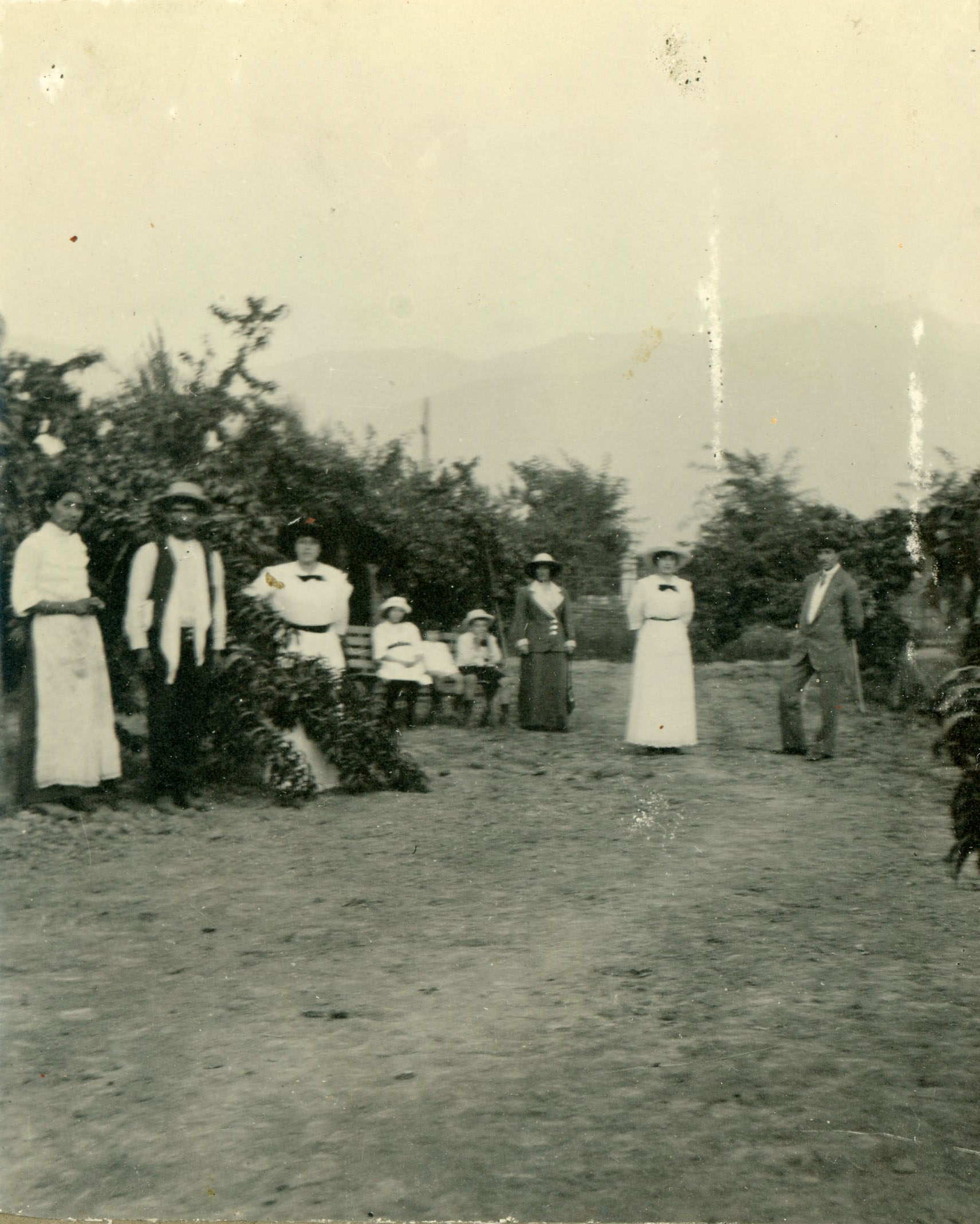 Grupo de personas en Ñuñoa, Marzo de 1913