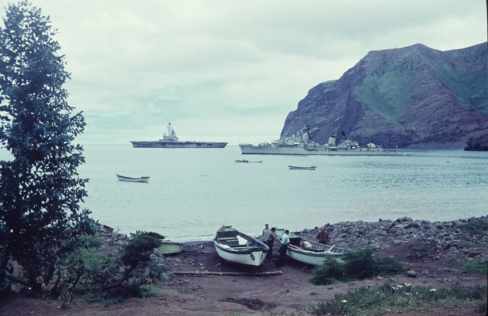 Buques neerlandeses en Bahía Cumberland, Robinson Crusoe, 1960