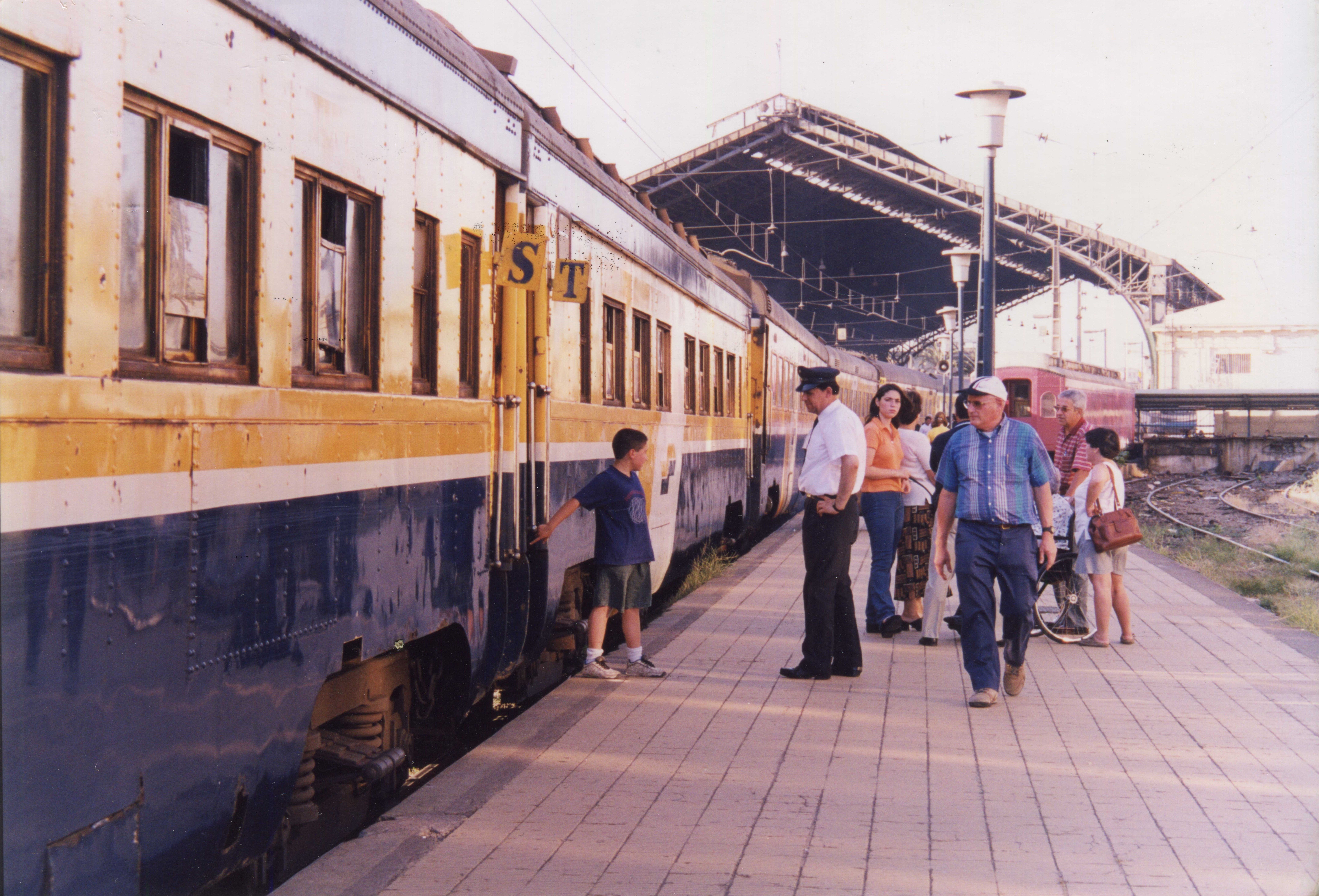 Andenes de Estación Alameda, Santiago, 1998