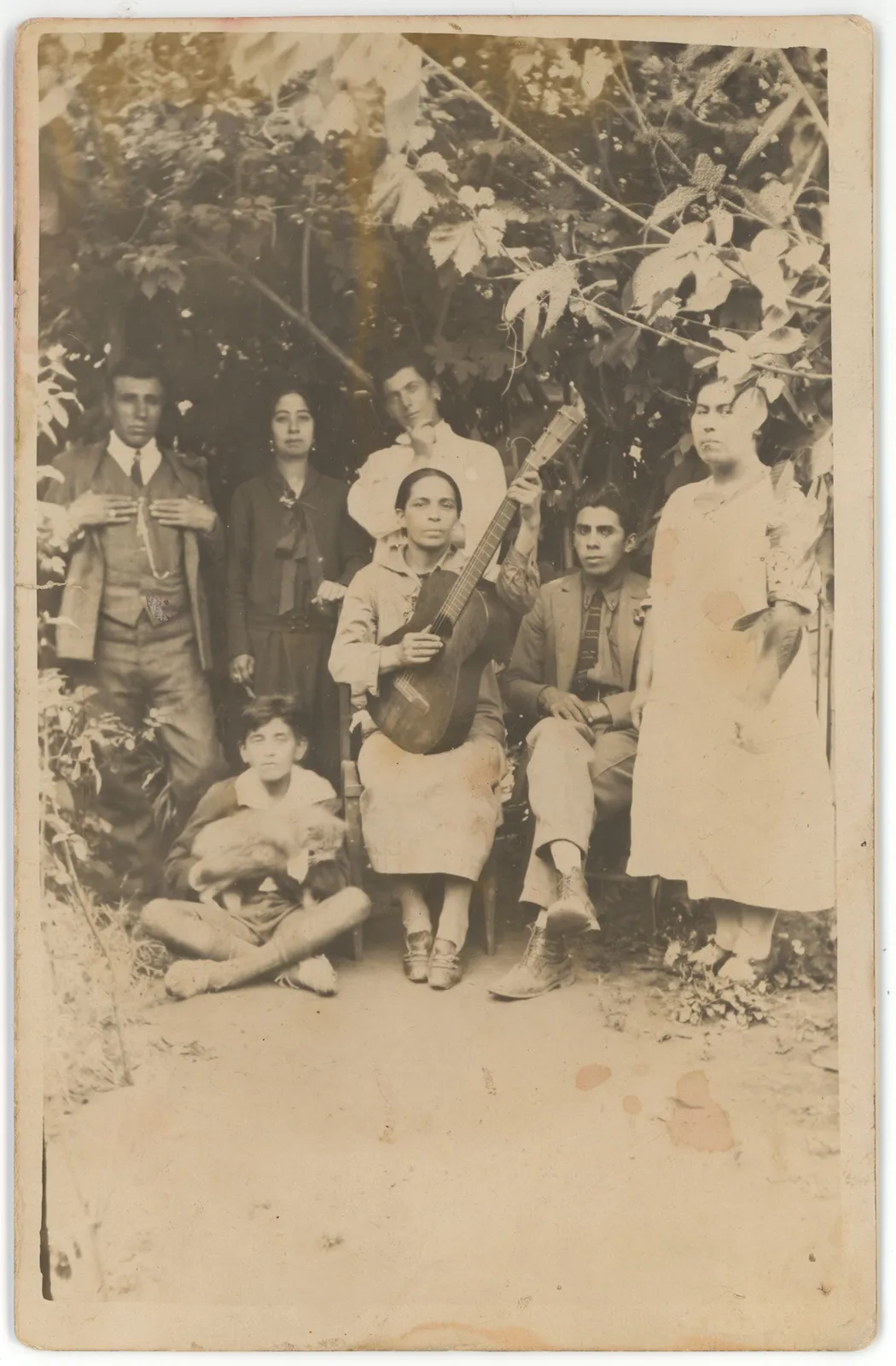 Retrato en reunion familiar, Chillán Viejo, ca. 1920