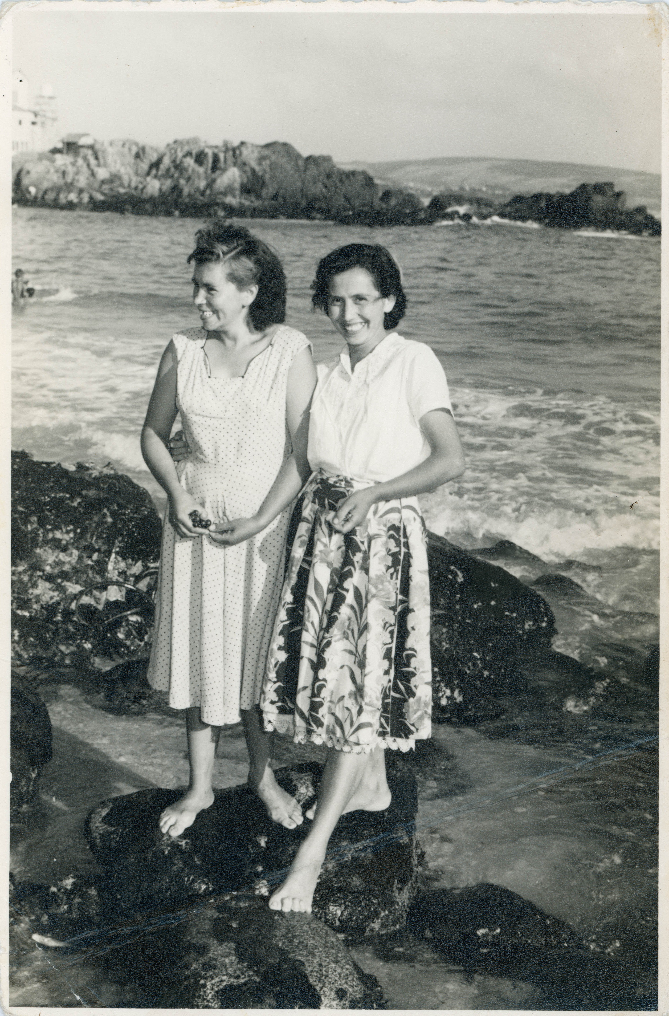 Mujeres en Playa Las Cruces, ca. 1970