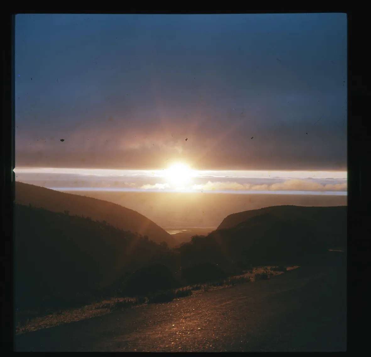 Puesta de sol bajando hacia el mar, Chile, 1950 - 1965