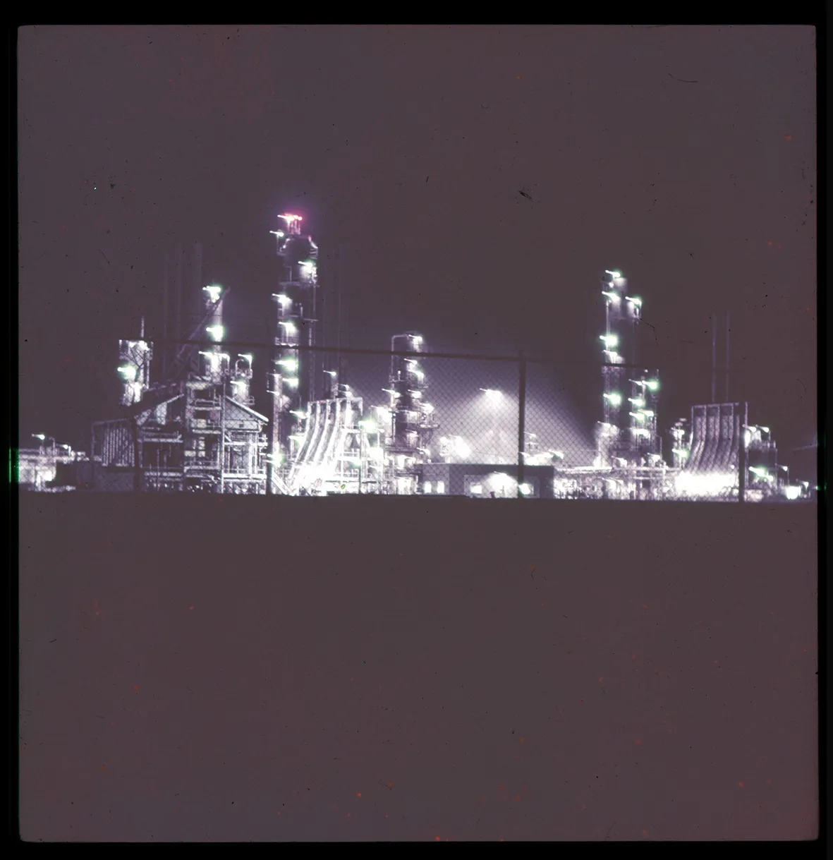 Refinería Enap de noche, Concón, Viña del Mar, Región de Valparaíso, Chile, 1950 - 1965
