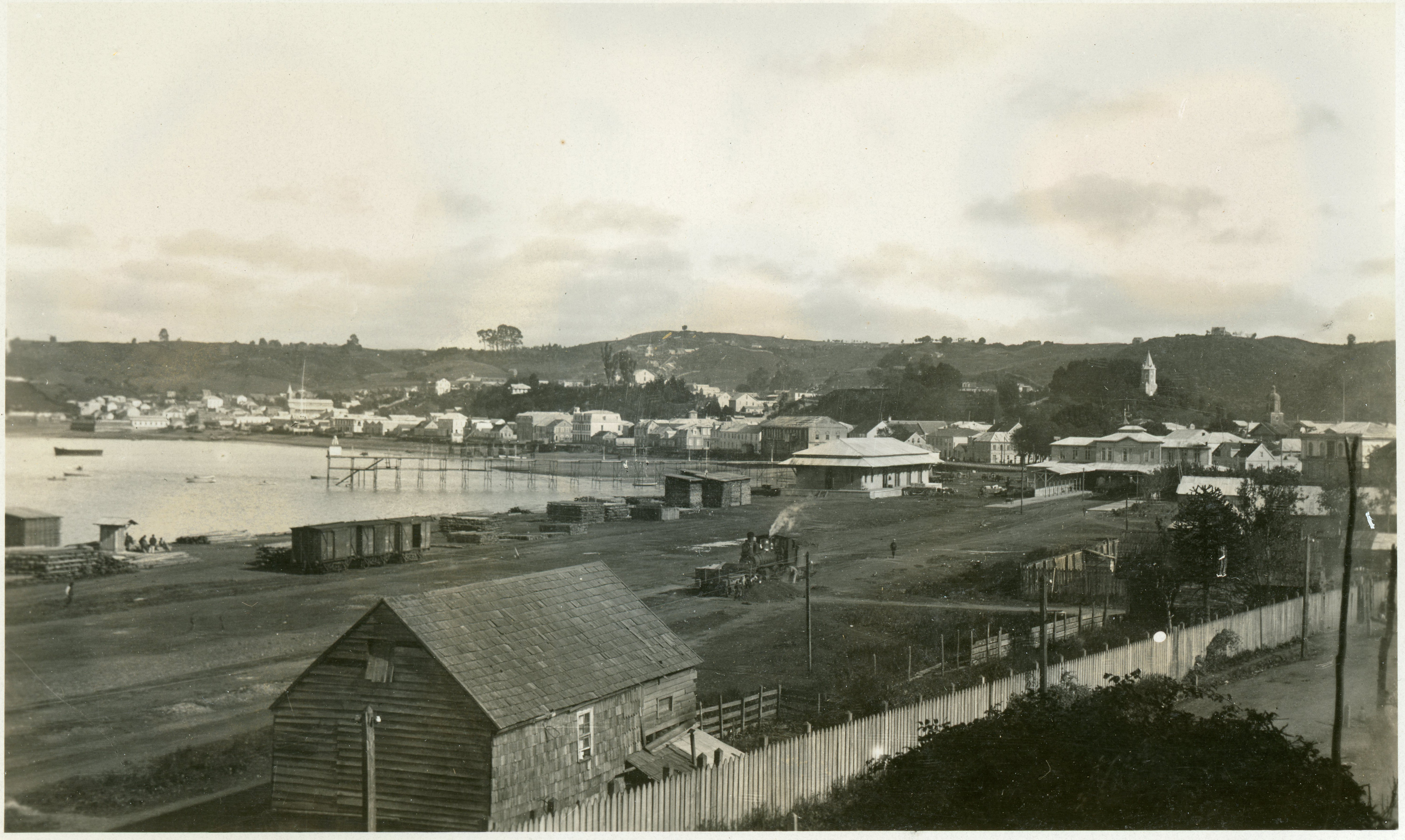 Puerto Montt, vista de la ciudad, ca. 1928