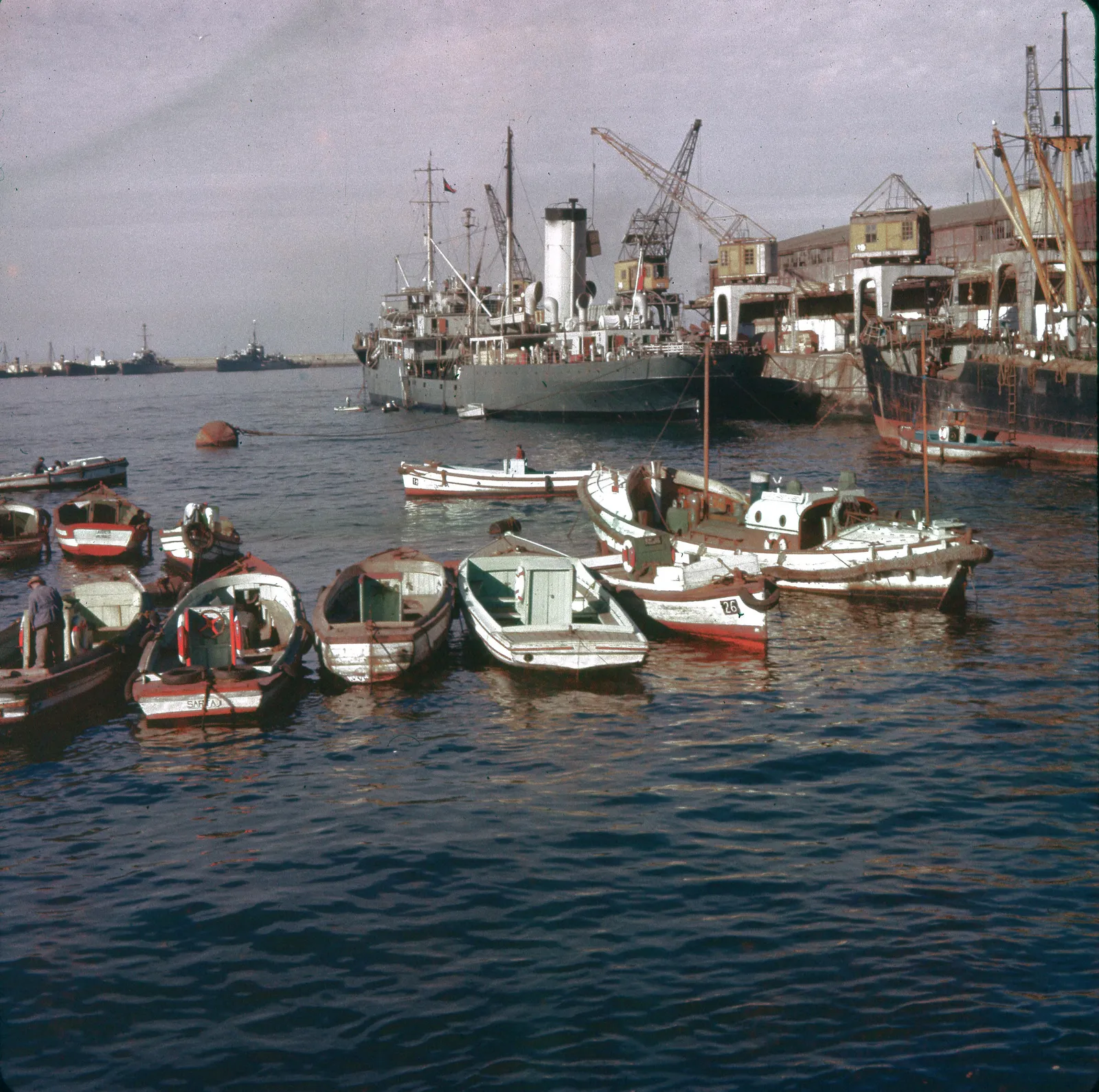 Barcos en Puerto de Valparaíso, ca. 1960