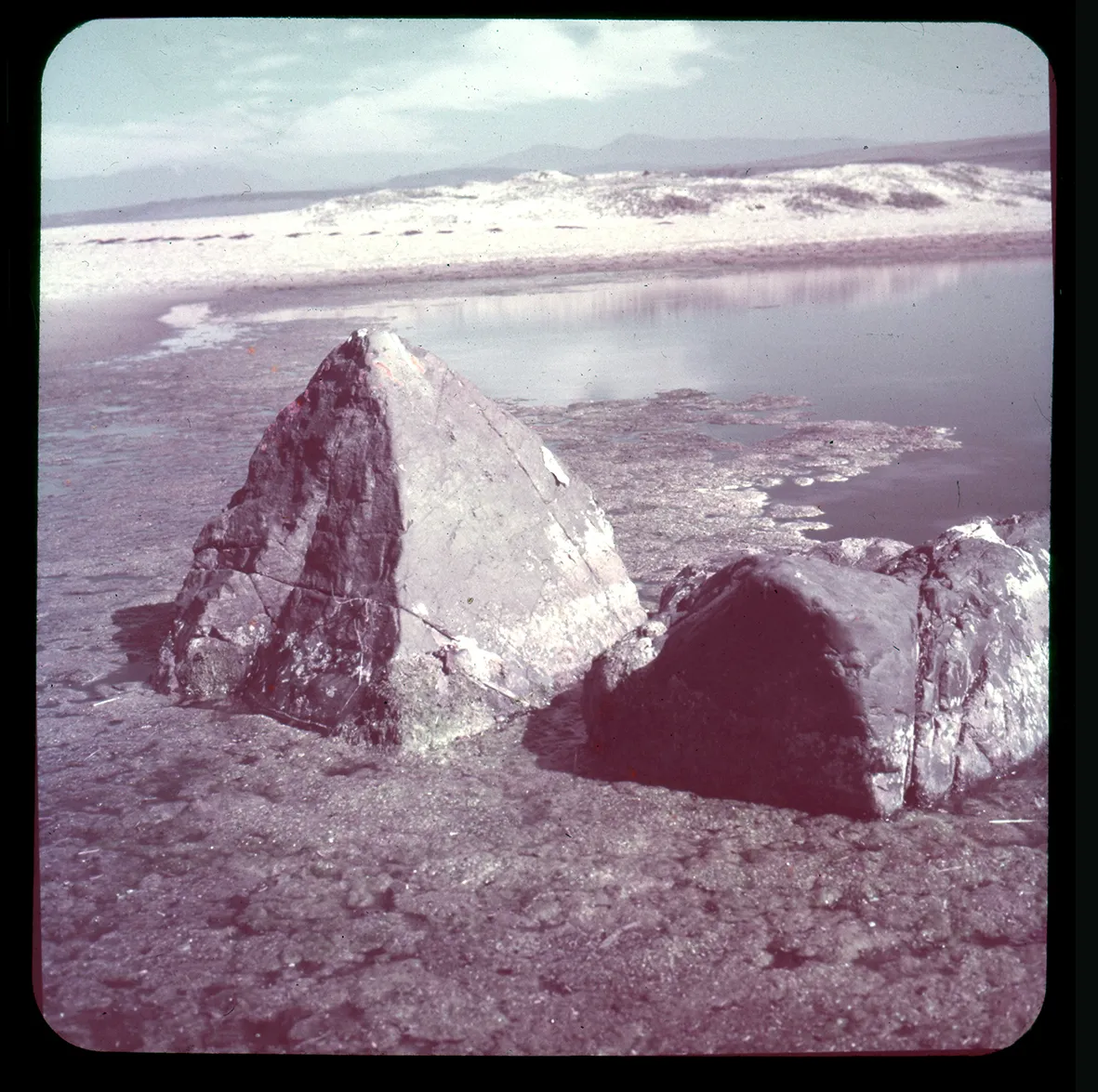 Rocas y bahía, Pichicuy, Petorca, Región de Valparaíso, Chile, 1950 - 1965