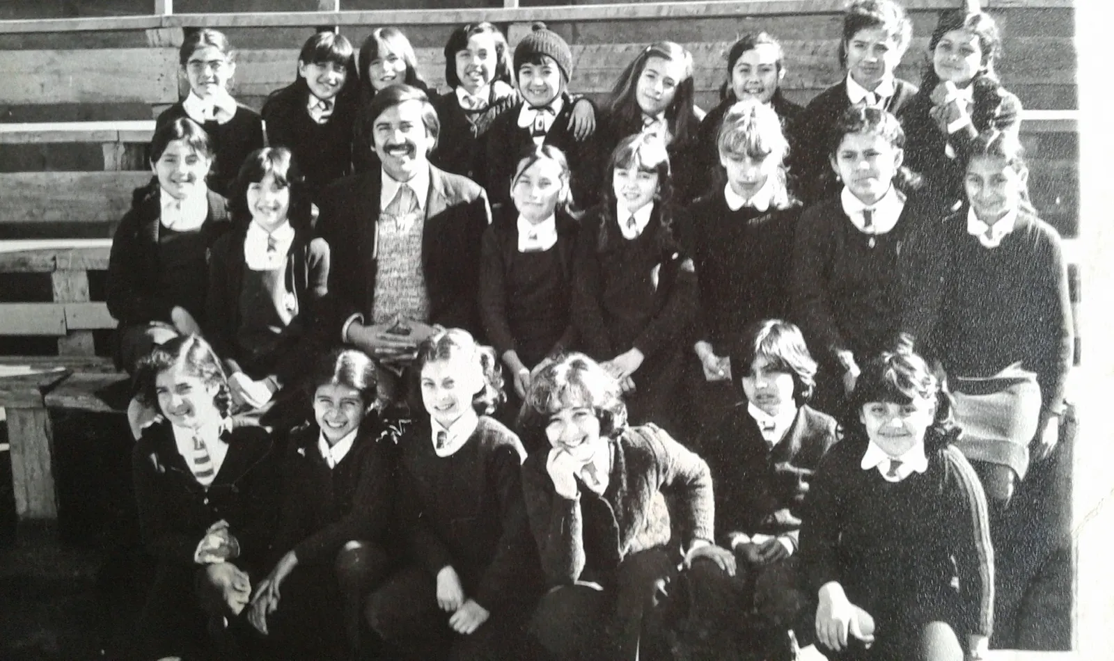Compañeras de sexto básico, 1980