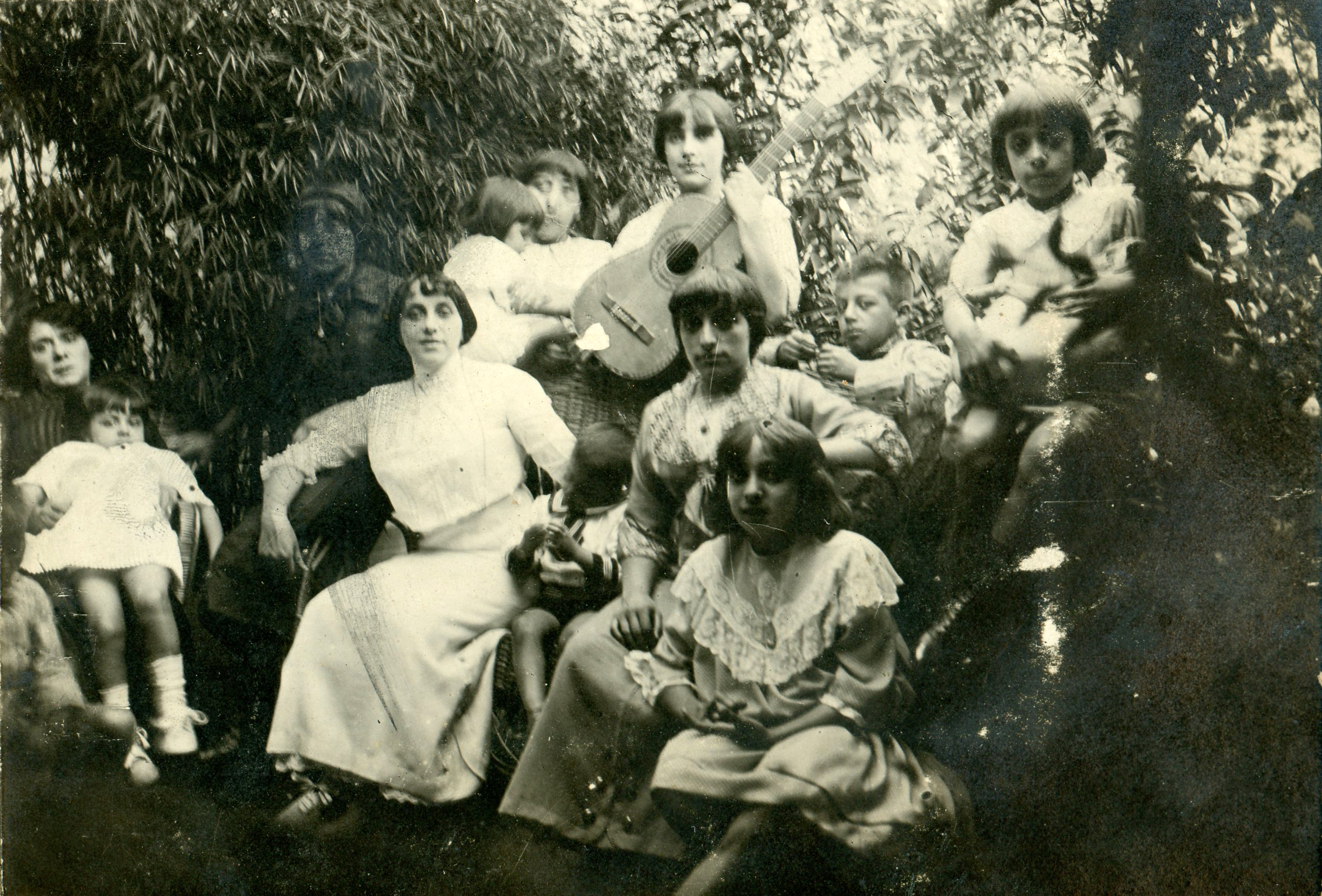 Mujeres y niños en Limache, Febrero de 1913