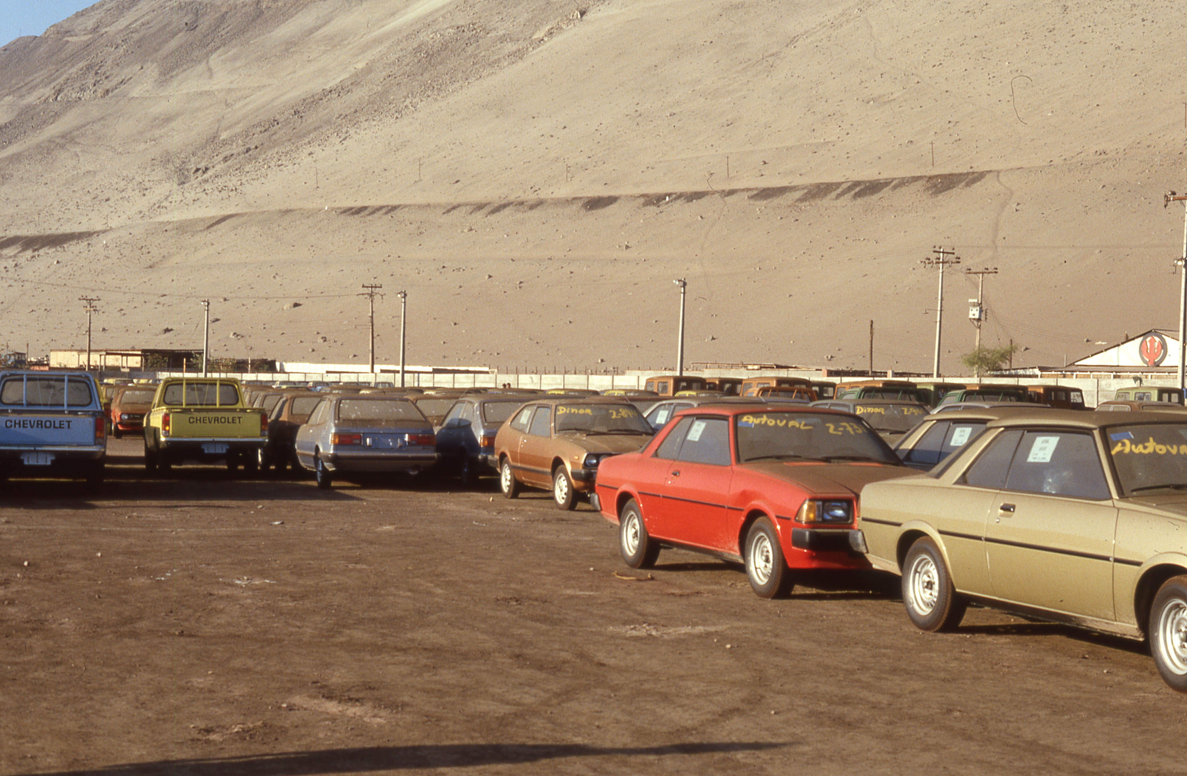 Automóviles en Zona Franca, Iquique, ca. 1980