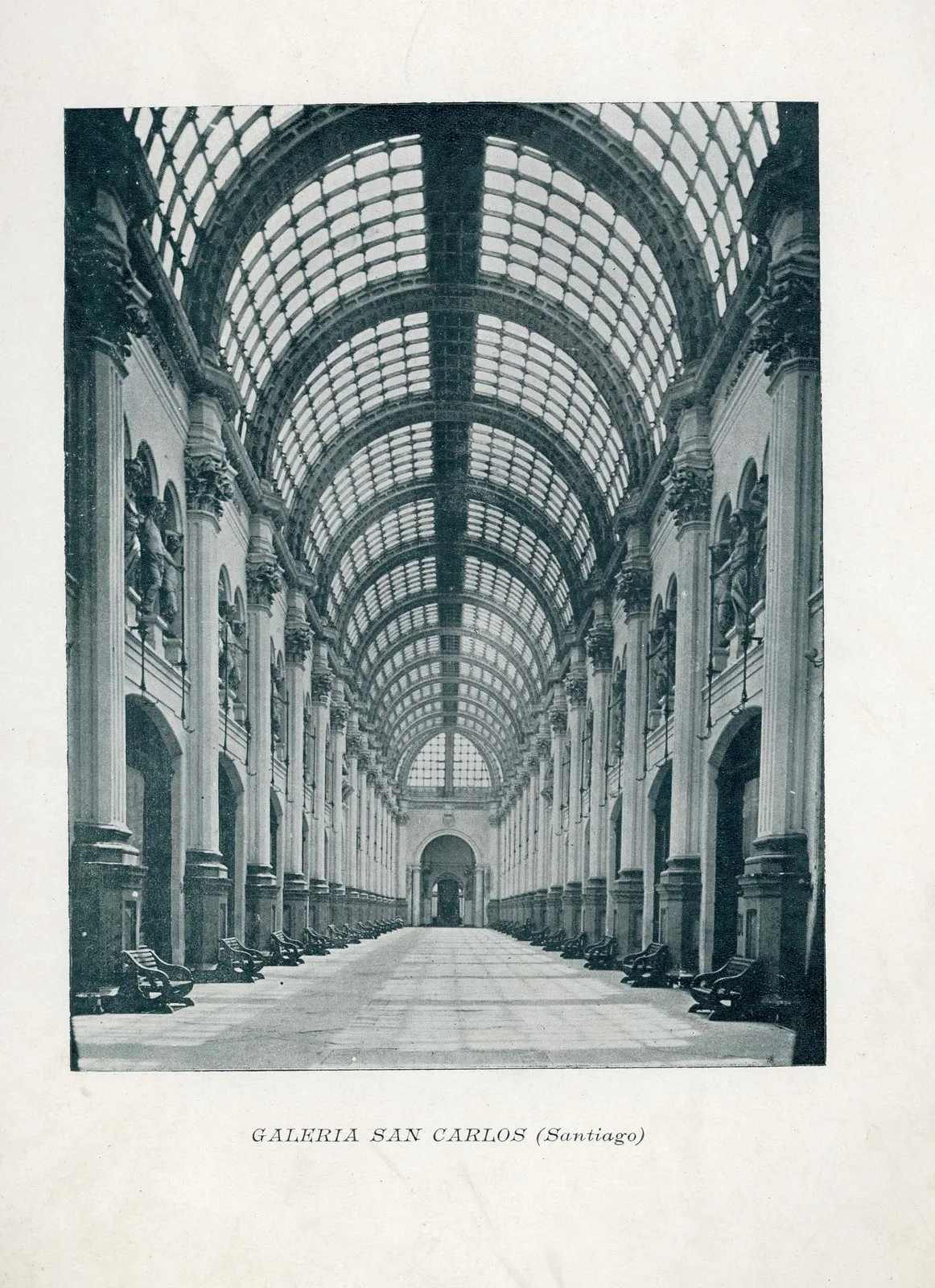 Galería San Carlos en Plaza de Armas de Santiago, 1890