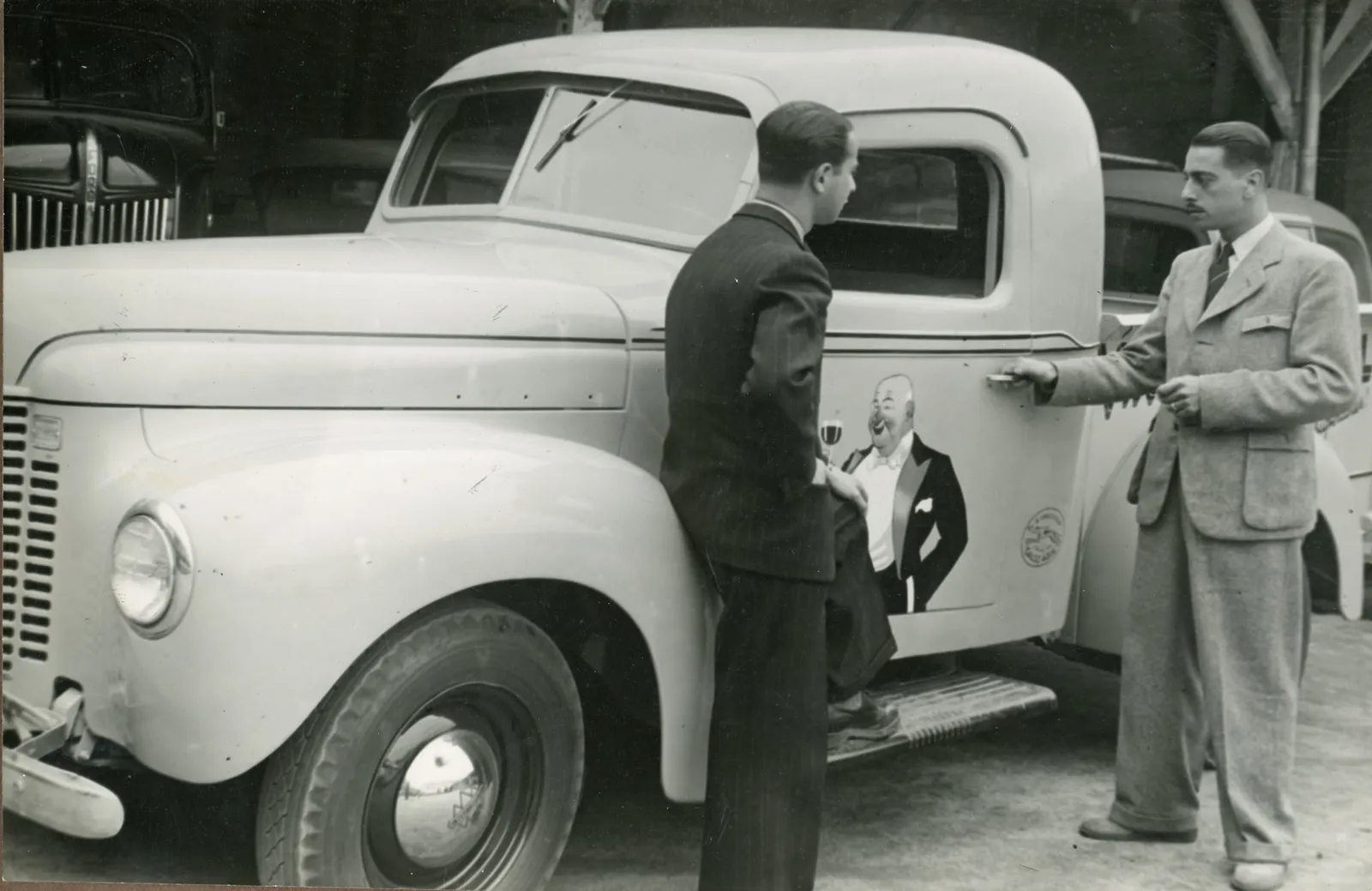 Automóvil de Vinos Tocornal, Viña del Mar, ca. 1950